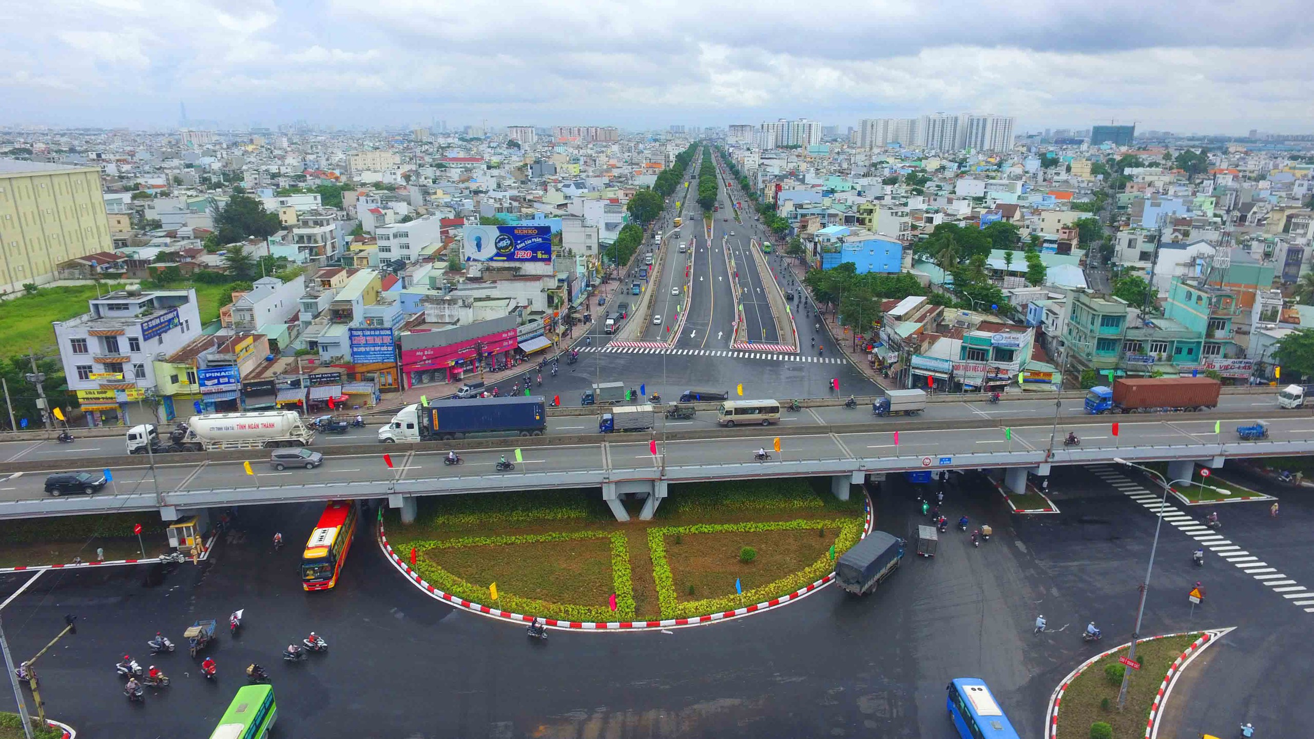 TP.HCM: Sau vụ tai nạn 2 người chết, vòng xoay An Sương trở lại danh sách điểm đen- Ảnh 1. TP.HCM: Sau vụ tai nạn 2 người chết, vòng xoay An Sương trở lại danh sách điểm đen- Ảnh 1.