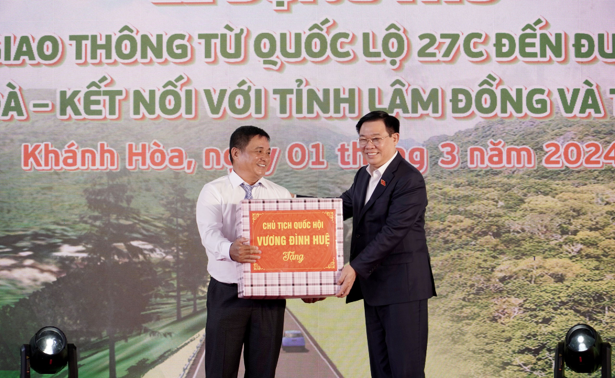 Chủ tịch Quốc hội động thổ dự &aacute;n đường li&ecirc;n v&ugrave;ng Kh&aacute;nh H&ograve;a - L&acirc;m Đồng - Ninh Thuận- Ảnh 3.