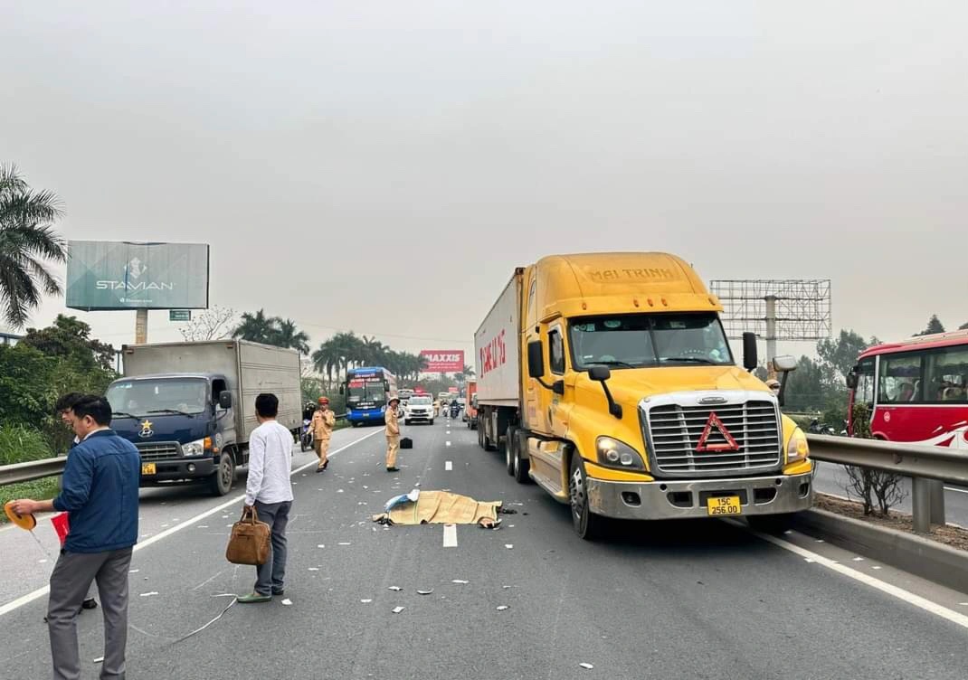 Tai nạn tr&ecirc;n QL5 l&agrave;m 1 người tử vong: Nghi vấn 2 lần va chạm, đề nghị t&agrave;i xế ra tr&igrave;nh b&aacute;o- Ảnh 1.