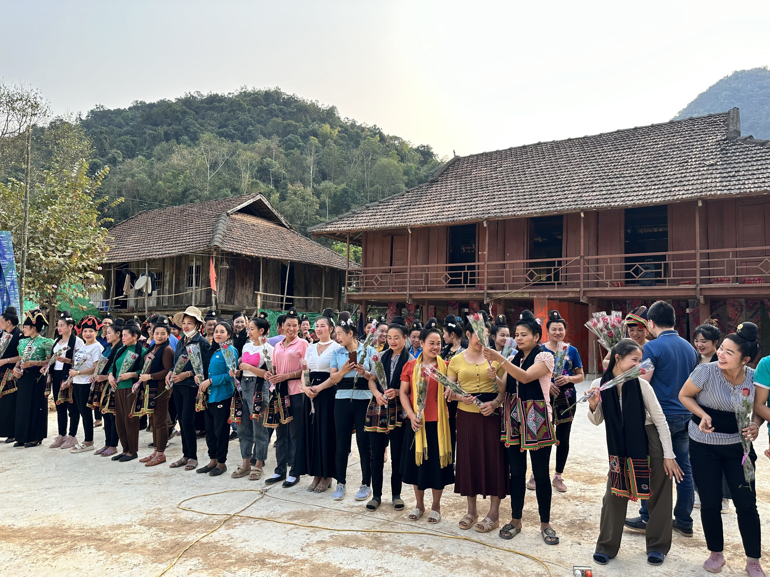 C&oacute; g&igrave; ở s&acirc;n khấu thực cảnh 