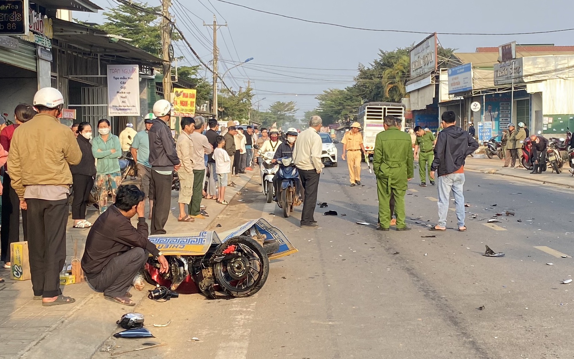 Người phụ nữ tử vong thương t&acirc;m sau va chạm với xe tải- Ảnh 1.