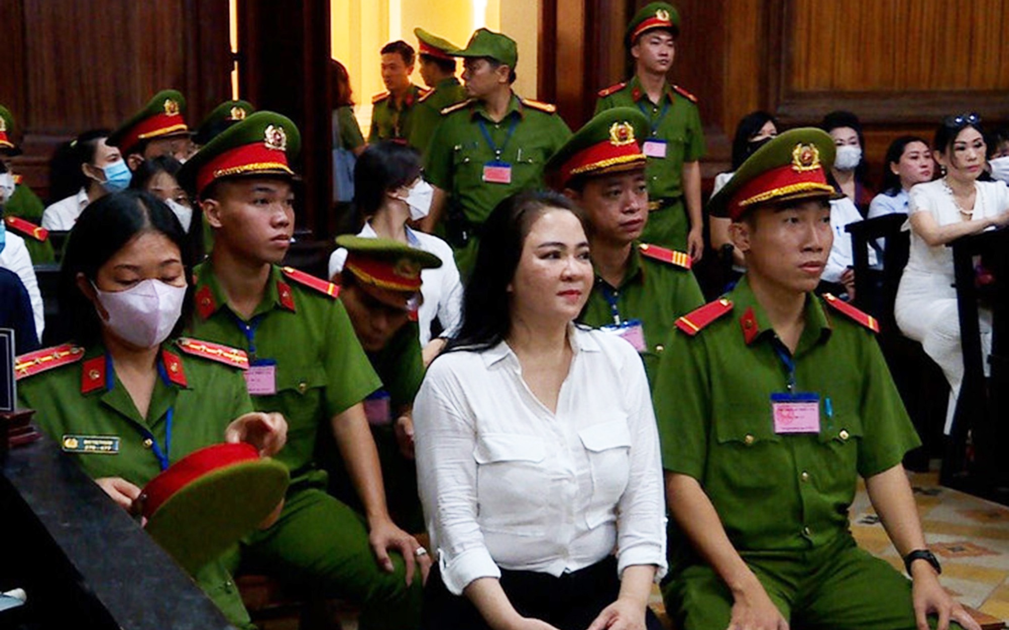 Mở lại phi&ecirc;n t&ograve;a ph&uacute;c thẩm c&aacute;c đồng phạm của Nguyễn Phương Hằng ng&agrave;y 4/4