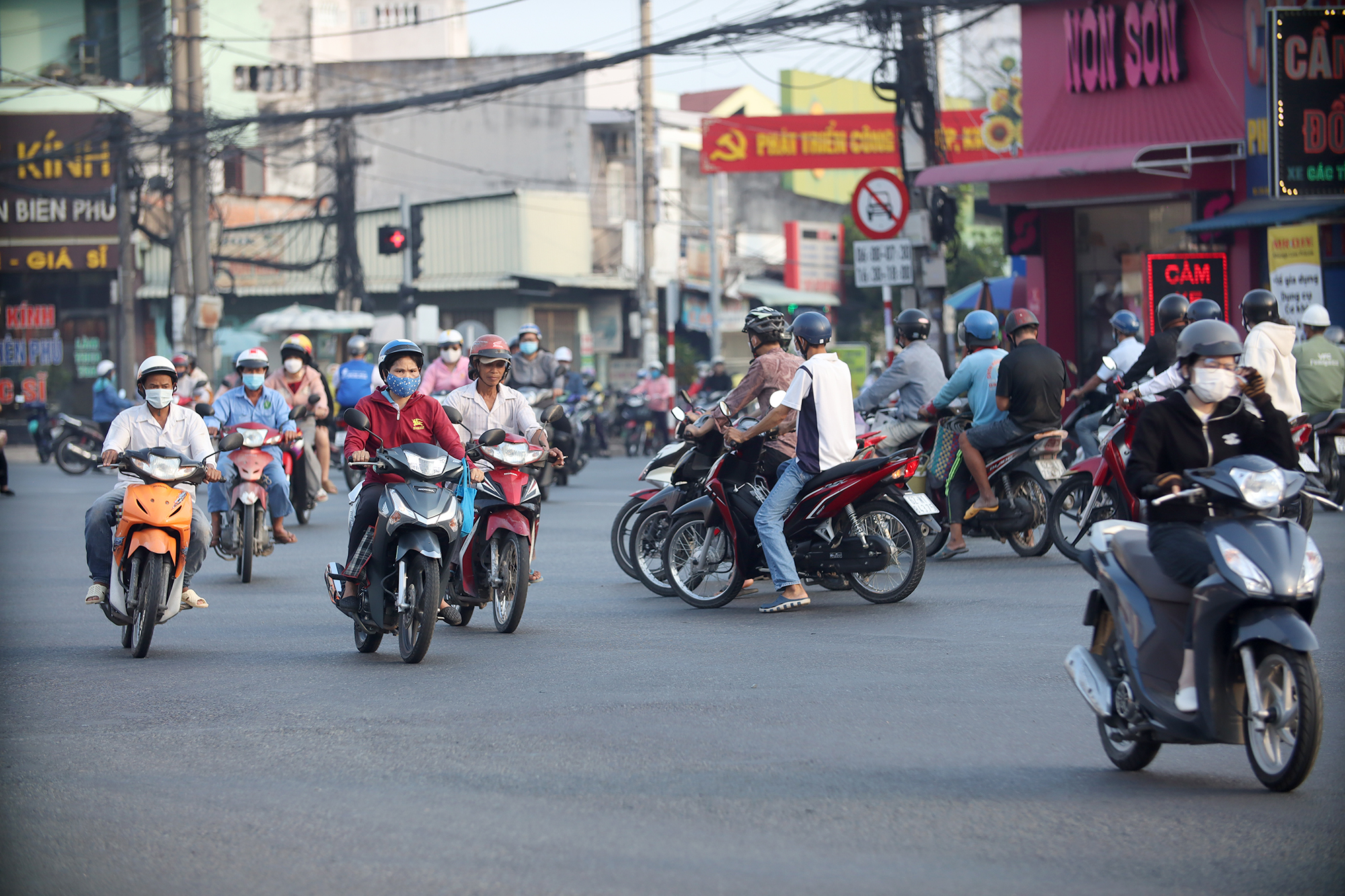 Long An: Tai nạn r&igrave;nh rập ở ng&atilde; tư Long Kim tr&ecirc;n quốc lộ 1- Ảnh 1.