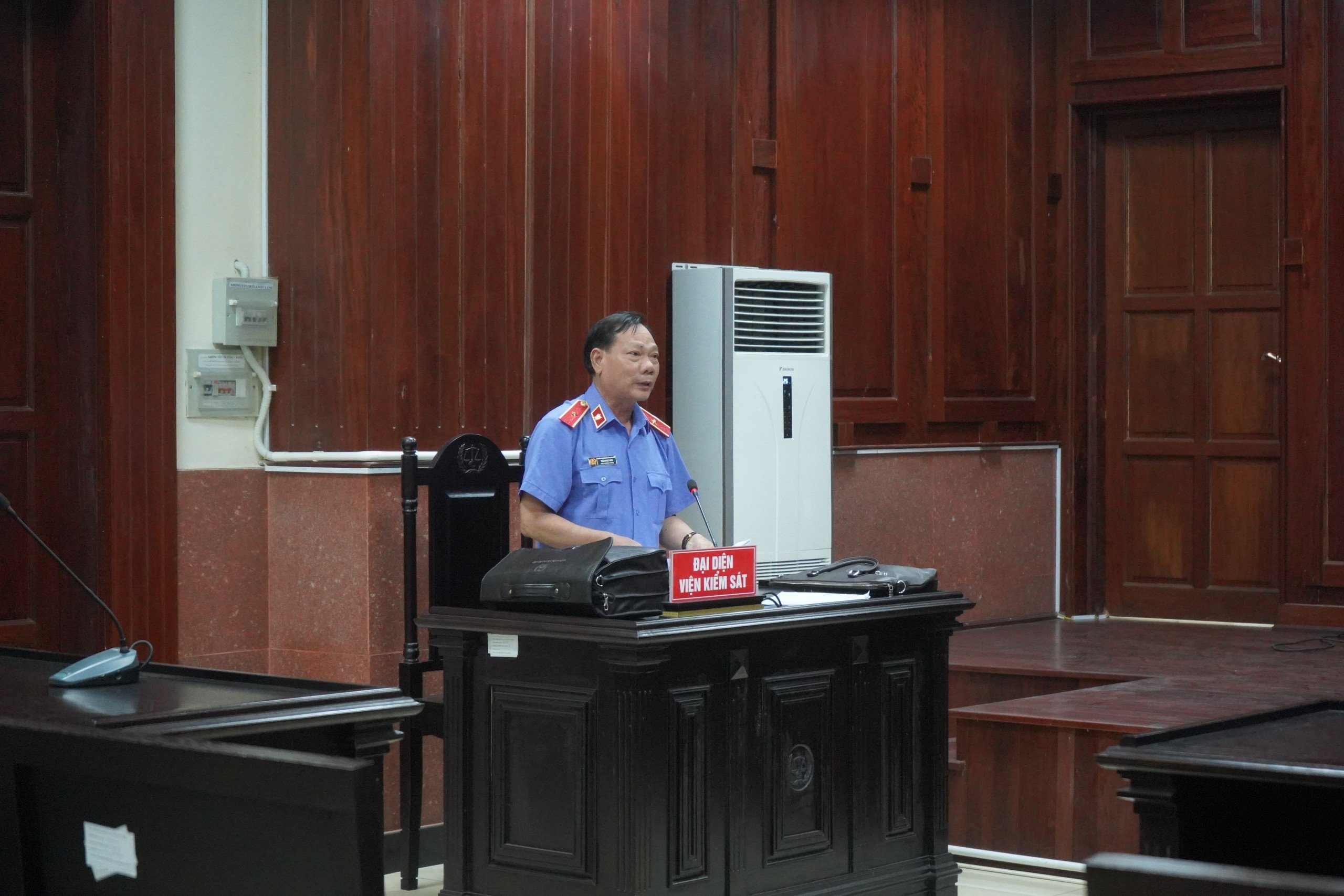 Mở lại phi&ecirc;n t&ograve;a ph&uacute;c thẩm c&aacute;c đồng phạm của Nguyễn Phương Hằng ng&agrave;y 4/4- Ảnh 2.