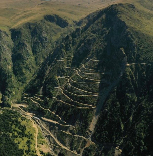 Kh&aacute;m ph&aacute; cung đường nguy hiểm nhất thế giới- Ảnh 4.