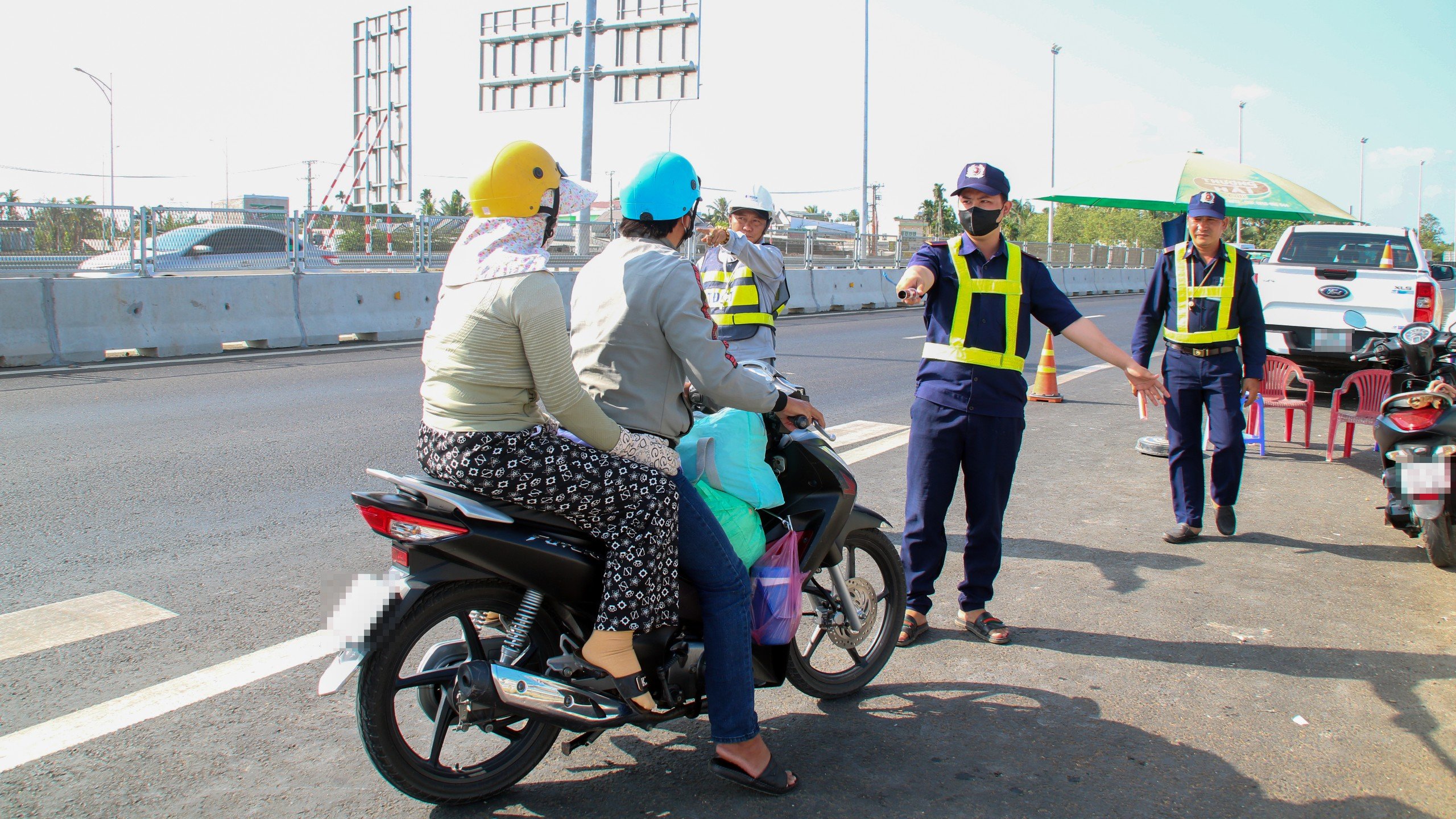 Gần 3 tháng khai thác, hàng trăm xe máy vẫn Gần 3 tháng khai thác, hàng trăm xe máy vẫn
