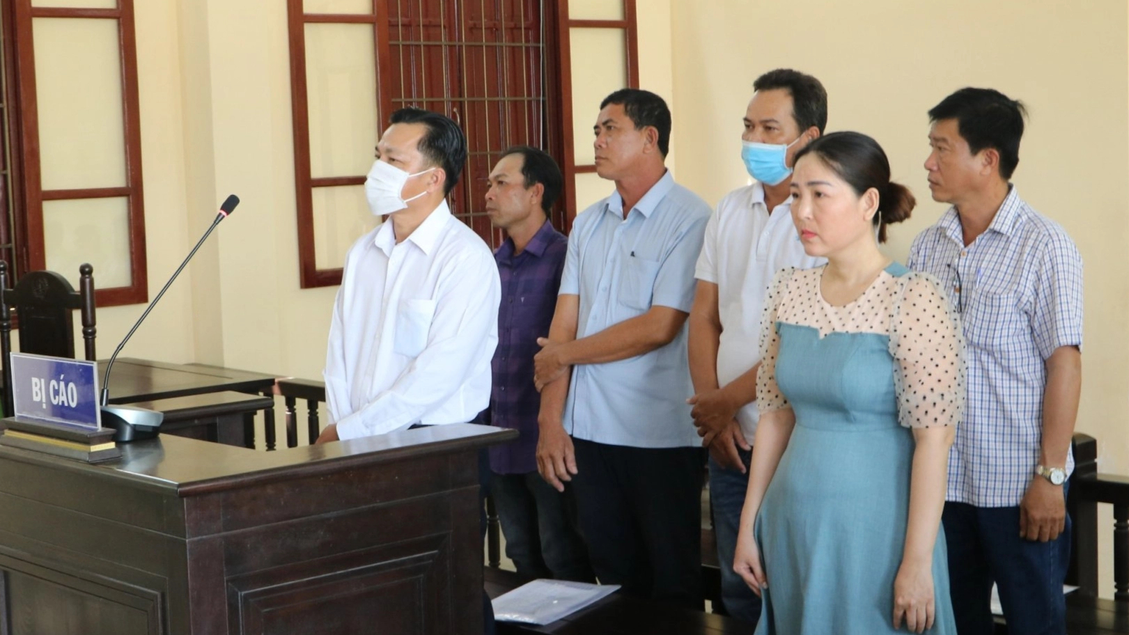 Hai cựu chủ tịch x&atilde; ở Bạc Li&ecirc;u lĩnh &aacute;n t&ugrave; v&igrave; lập khống hồ sơ, chiếm h&agrave;ng trăm triệu- Ảnh 1.