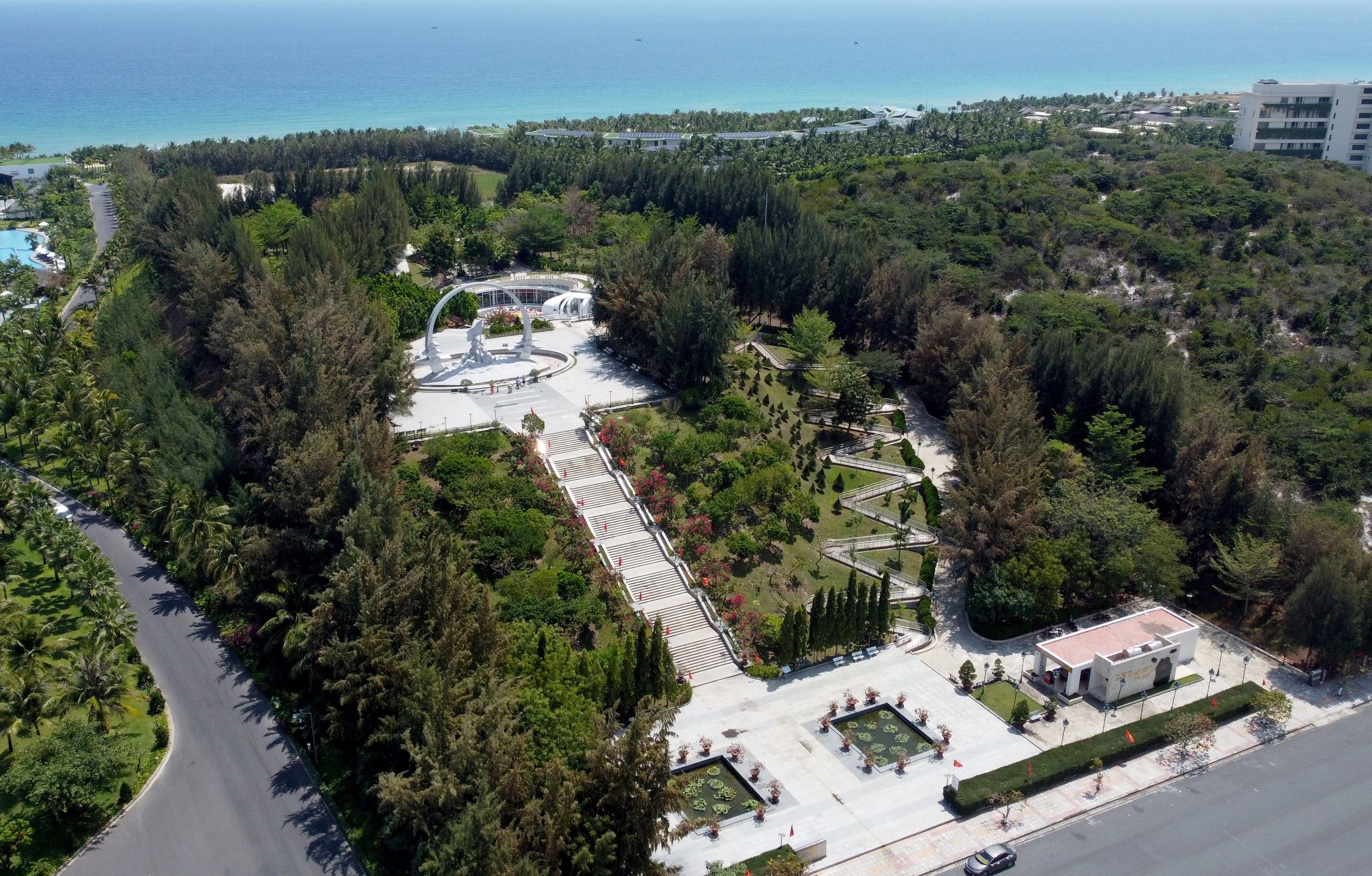 Sắc xanh nơi &ldquo;những người nằm lại ph&iacute;a ch&acirc;n trời&rdquo;- Ảnh 1.