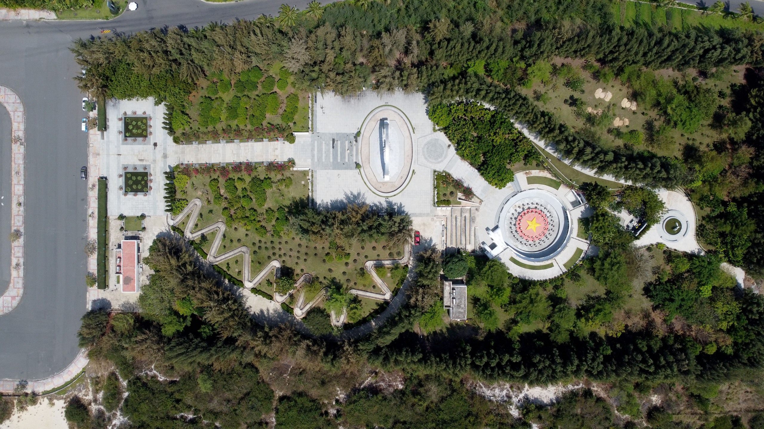 Sắc xanh nơi &ldquo;những người nằm lại ph&iacute;a ch&acirc;n trời&rdquo;- Ảnh 2.