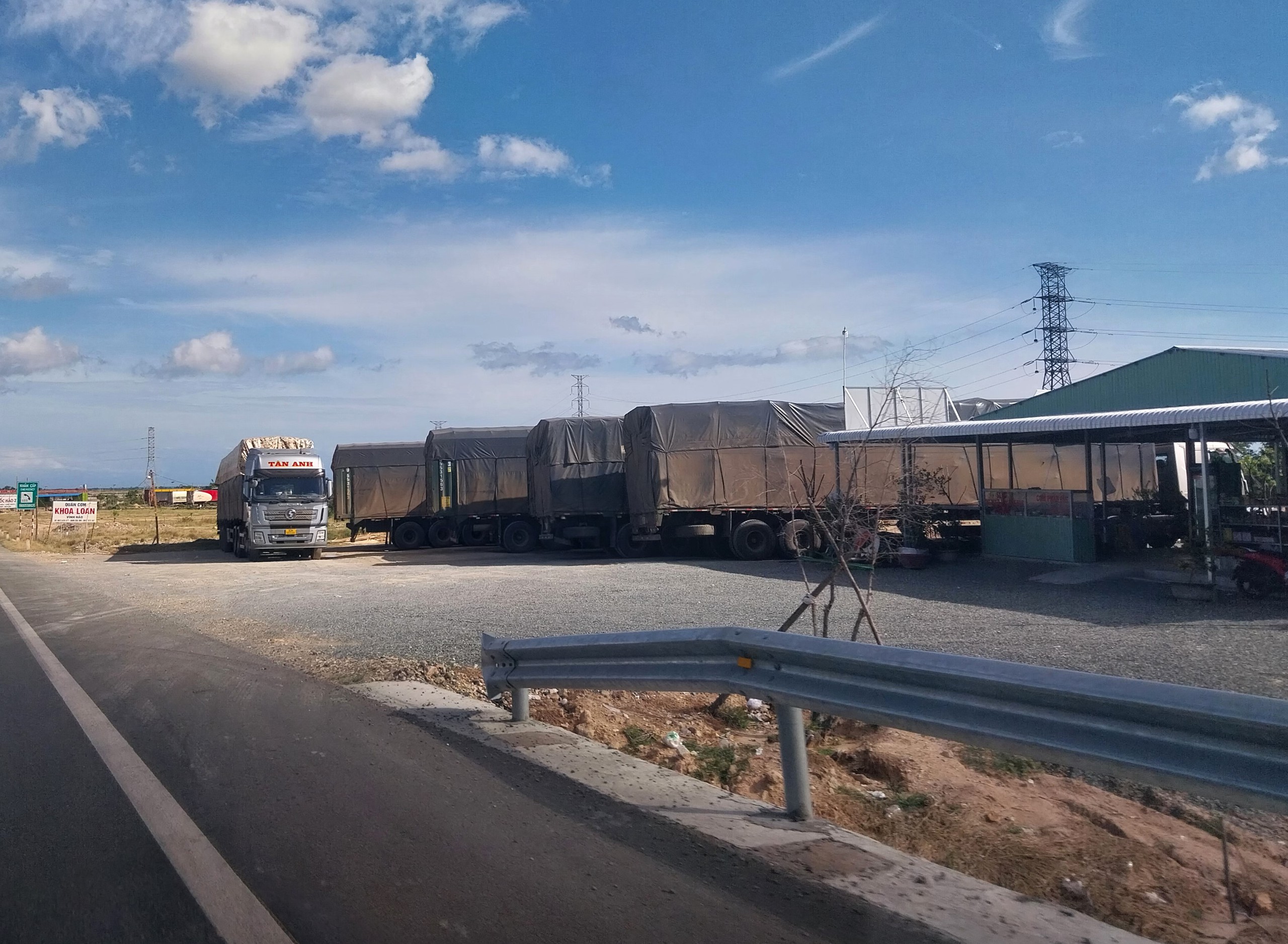 R&agrave; so&aacute;t, xử l&yacute; h&agrave;ng qu&aacute;n đấu nối tr&aacute;i ph&eacute;p v&agrave;o đường dẫn cao tốc- Ảnh 1.