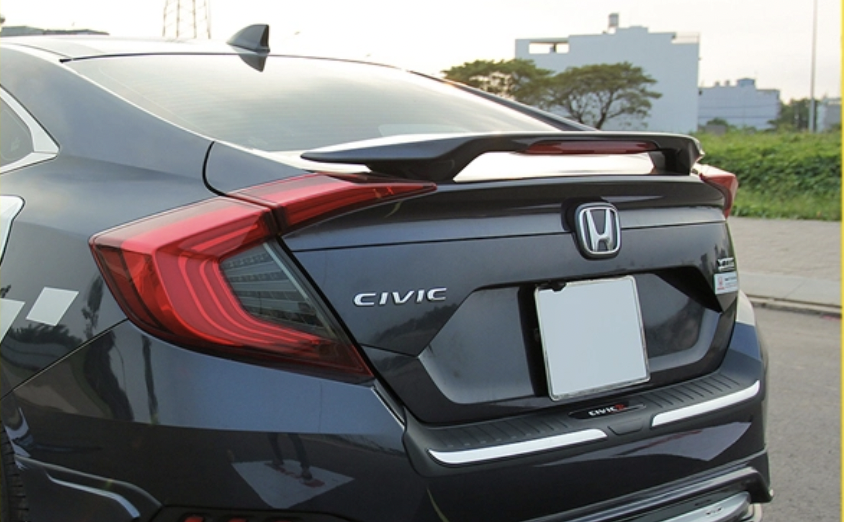 Độ ăng ten v&acirc;y c&aacute; mập, c&aacute;nh lướt gi&oacute; xe hơi c&oacute; được đăng kiểm?- Ảnh 1.