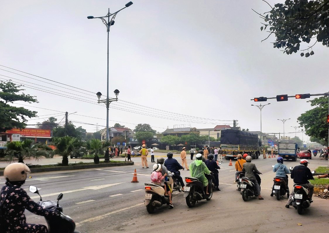 Cụ &ocirc;ng 86 tuổi tử vong sau va chạm &ocirc; t&ocirc; tải ở Quảng Trị- Ảnh 1.