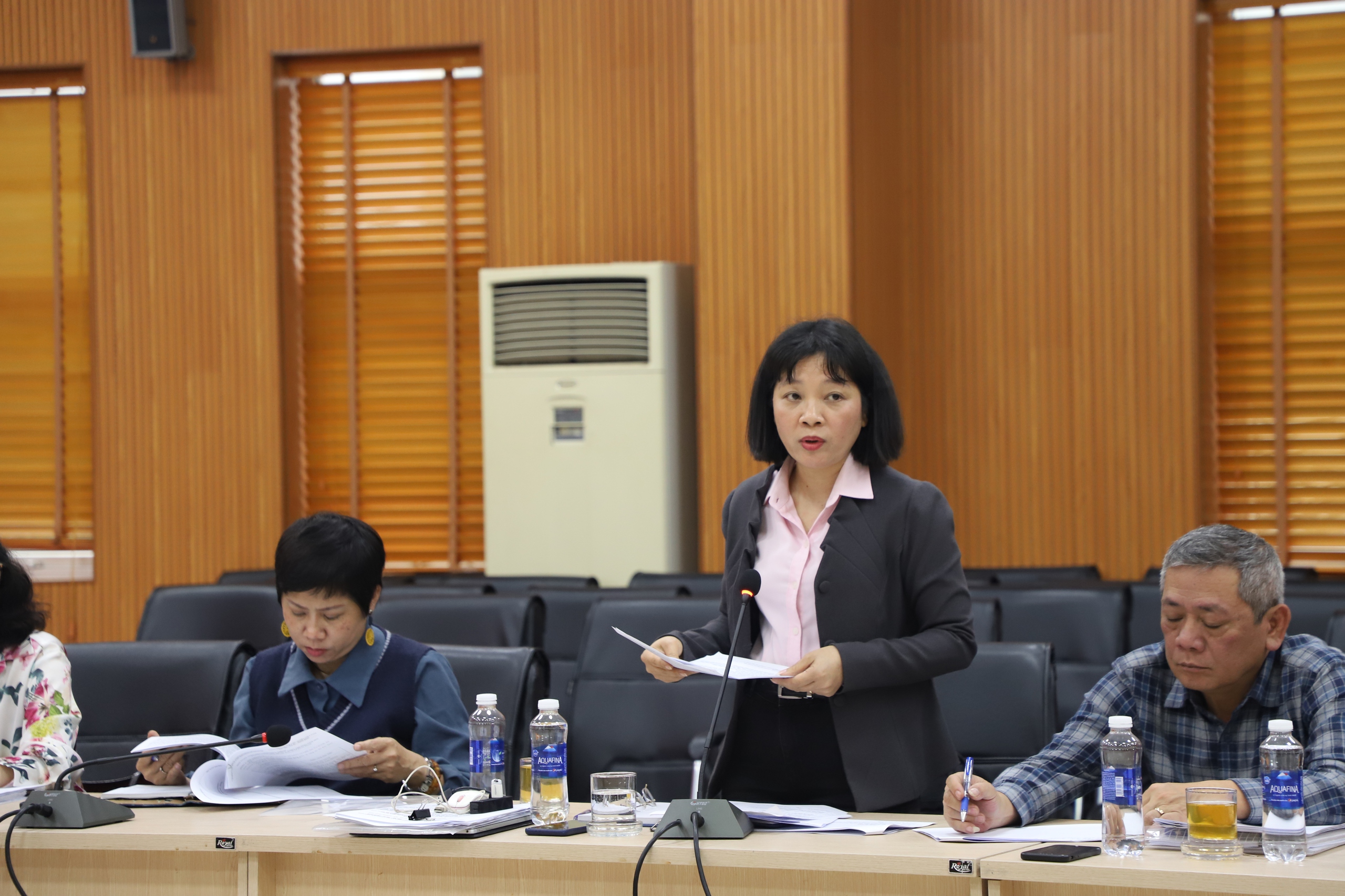 Đẩy mạnh c&ocirc;ng t&aacute;c thi đua, khen thưởng khối c&aacute;c bộ, ng&agrave;nh kinh tế- Ảnh 2.