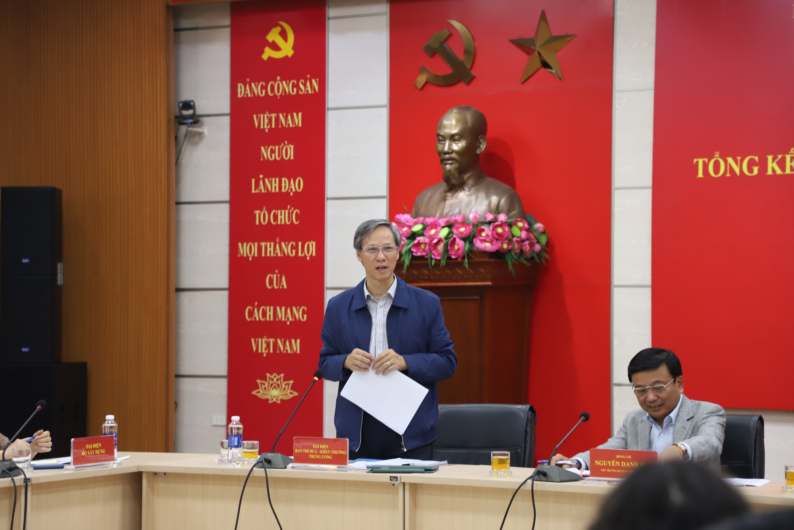 Đẩy mạnh c&ocirc;ng t&aacute;c thi đua, khen thưởng khối c&aacute;c bộ, ng&agrave;nh kinh tế- Ảnh 3.