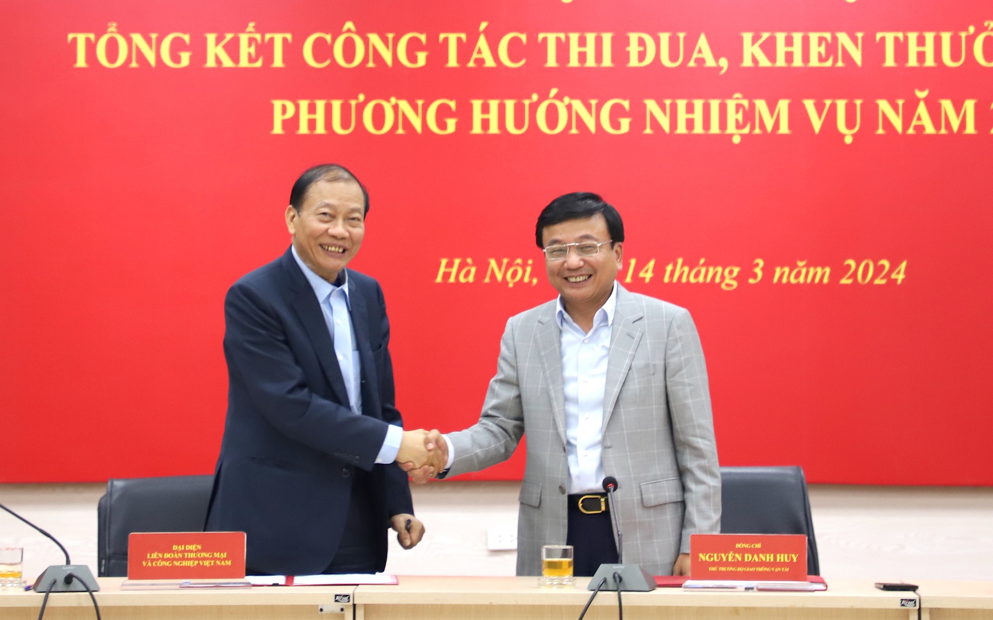 Đẩy mạnh c&ocirc;ng t&aacute;c thi đua, khen thưởng khối c&aacute;c bộ, ng&agrave;nh kinh tế