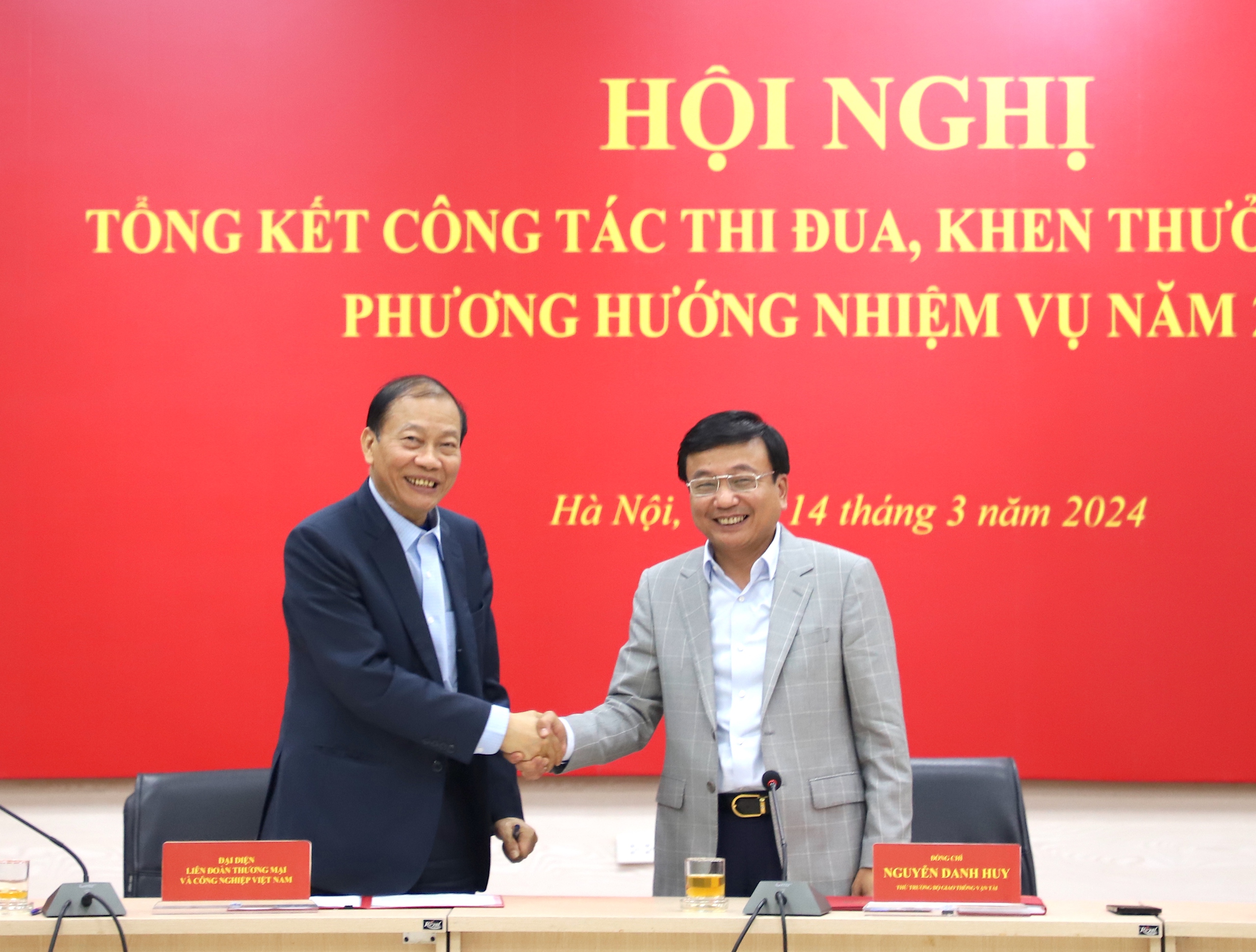 Đẩy mạnh c&ocirc;ng t&aacute;c thi đua, khen thưởng khối c&aacute;c bộ, ng&agrave;nh kinh tế- Ảnh 5.