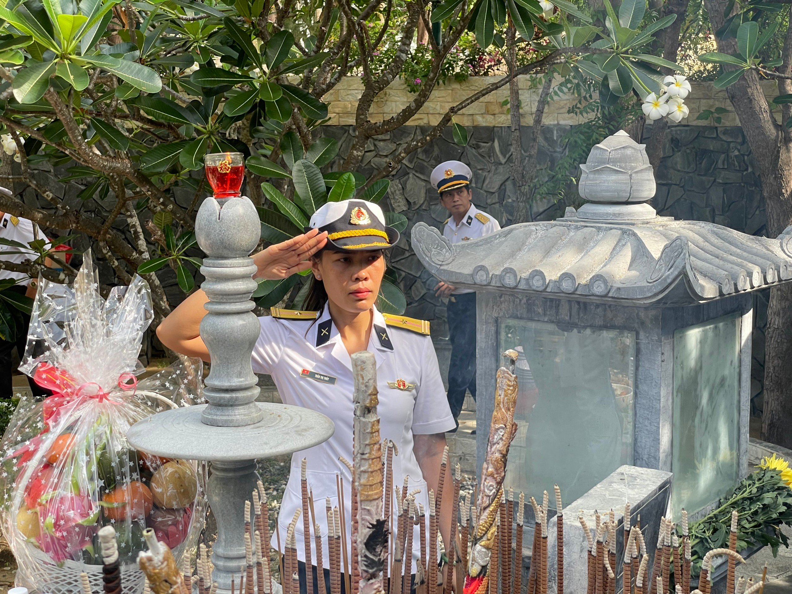 D&acirc;ng hương tưởng niệm 64 liệt sỹ Gạc Ma- Ảnh 6.