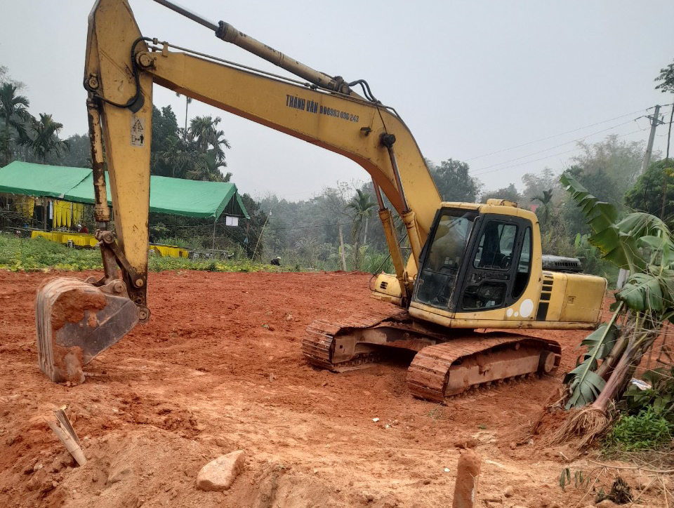 Va chạm với m&aacute;y x&uacute;c, 1 người tử vong ở L&agrave;o Cai- Ảnh 1.