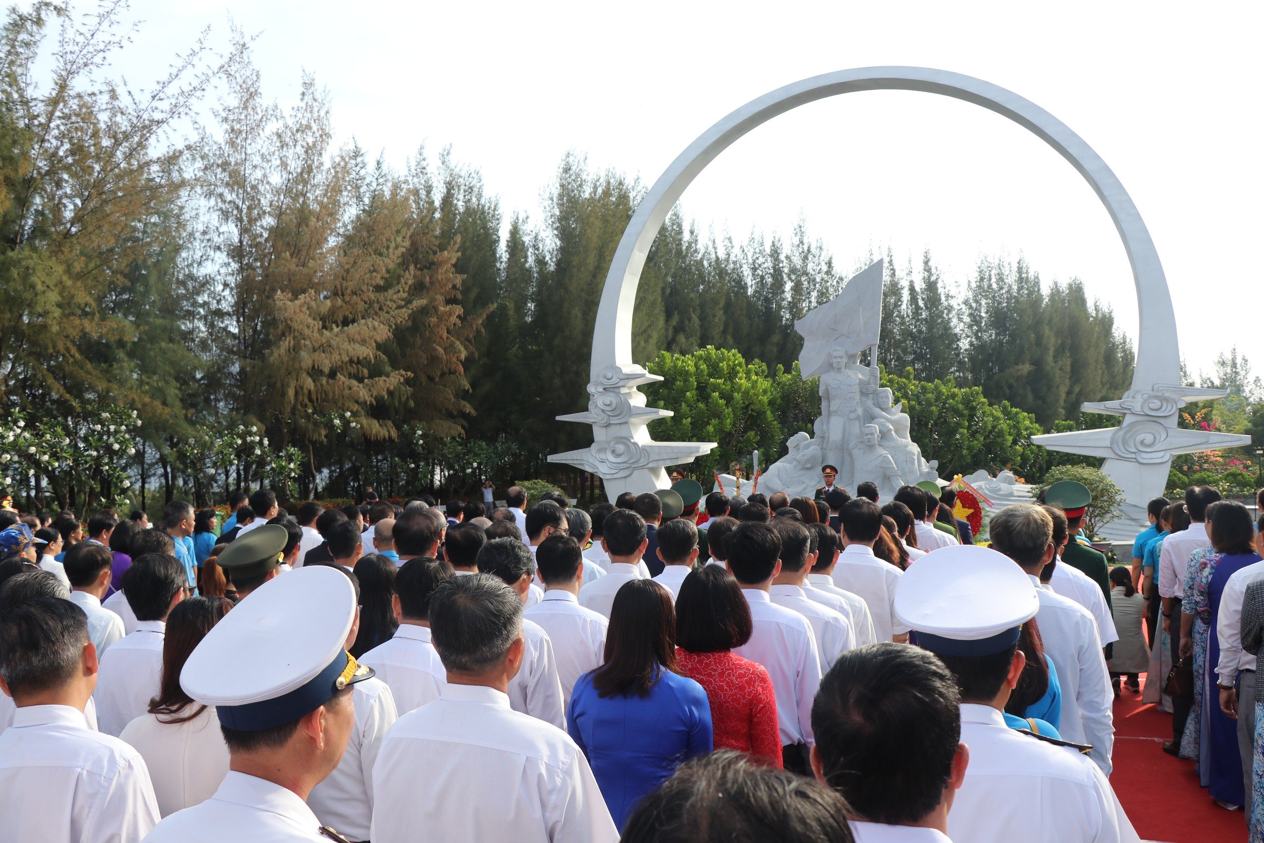 D&acirc;ng hương tưởng niệm 64 liệt sỹ Gạc Ma- Ảnh 1.
