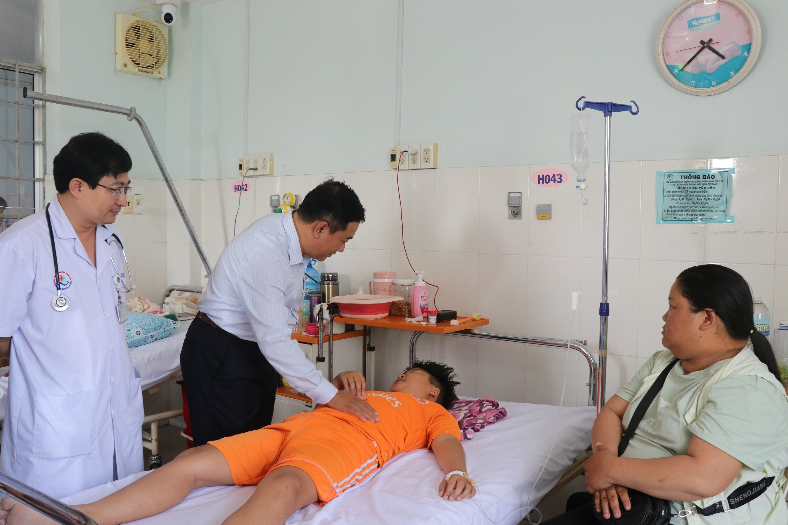 Số người nghi ngộ độc do ăn cơm g&agrave; tăng h&agrave;ng trăm người ở Kh&aacute;nh H&ograve;a- Ảnh 2.