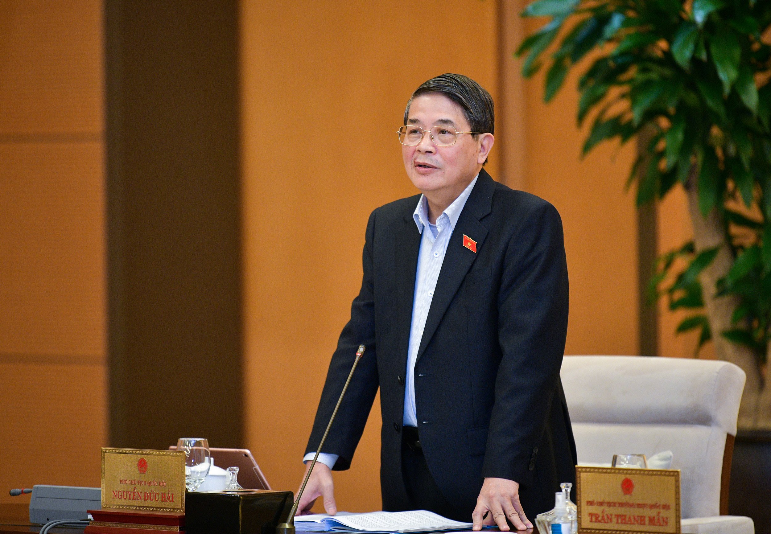 Ủy ban Thường vụ Quốc hội cho &yacute; kiến ho&agrave;n thiện dự thảo Luật Đường bộ- Ảnh 3.