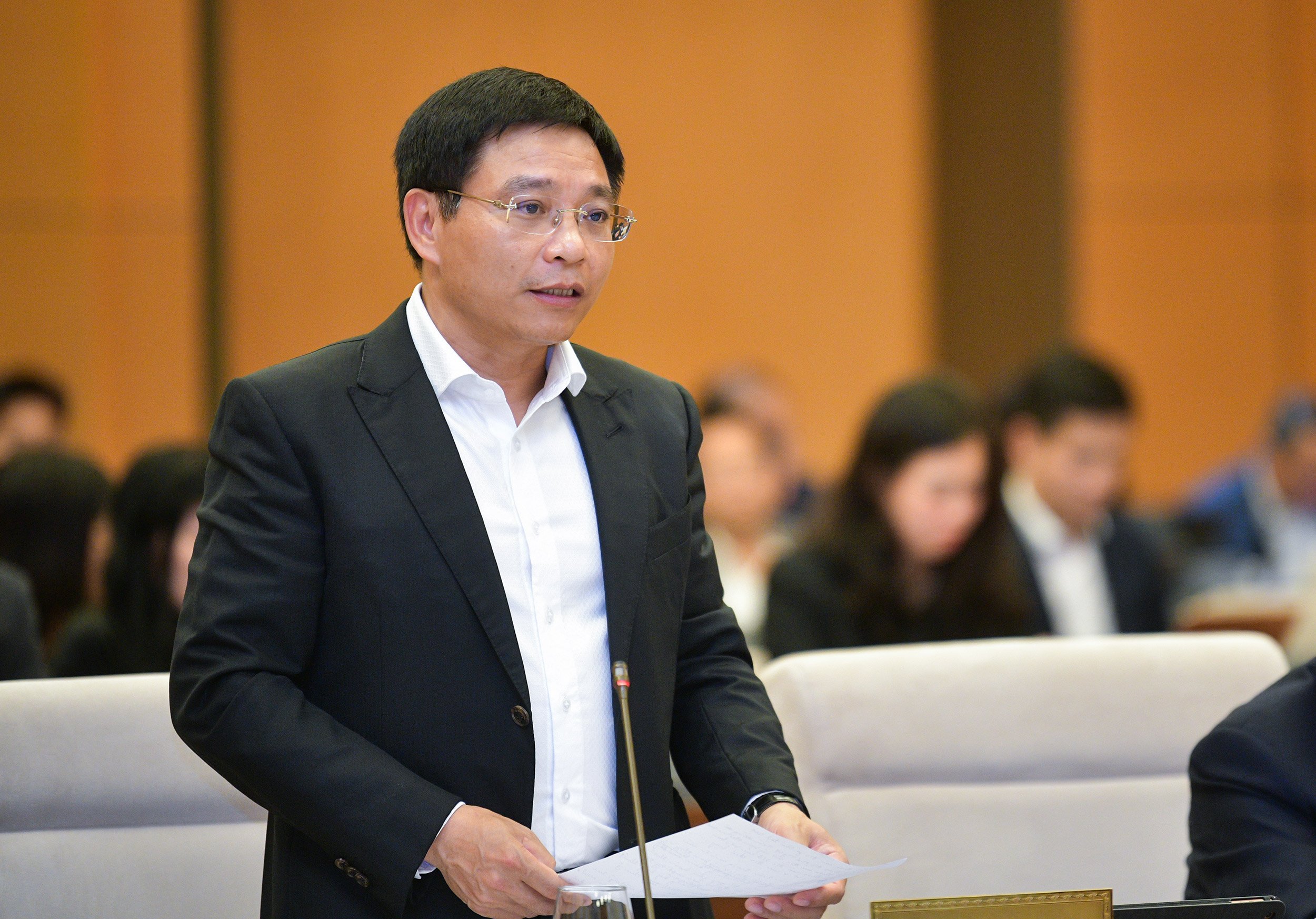 Ủy ban Thường vụ Quốc hội cho &yacute; kiến ho&agrave;n thiện dự thảo Luật Đường bộ- Ảnh 5.