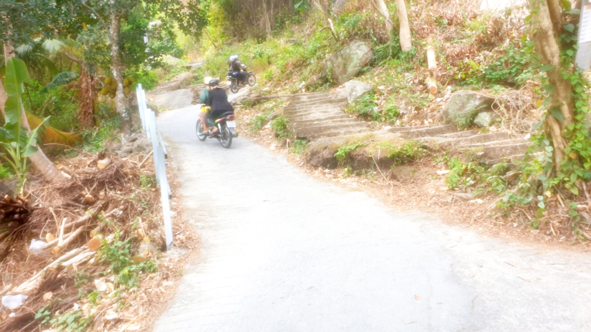 Chuyện vượt dốc của những b&aacute;c t&agrave;i xe &ocirc;m tr&ecirc;n đỉnh n&uacute;i T&ocirc;- Ảnh 1.