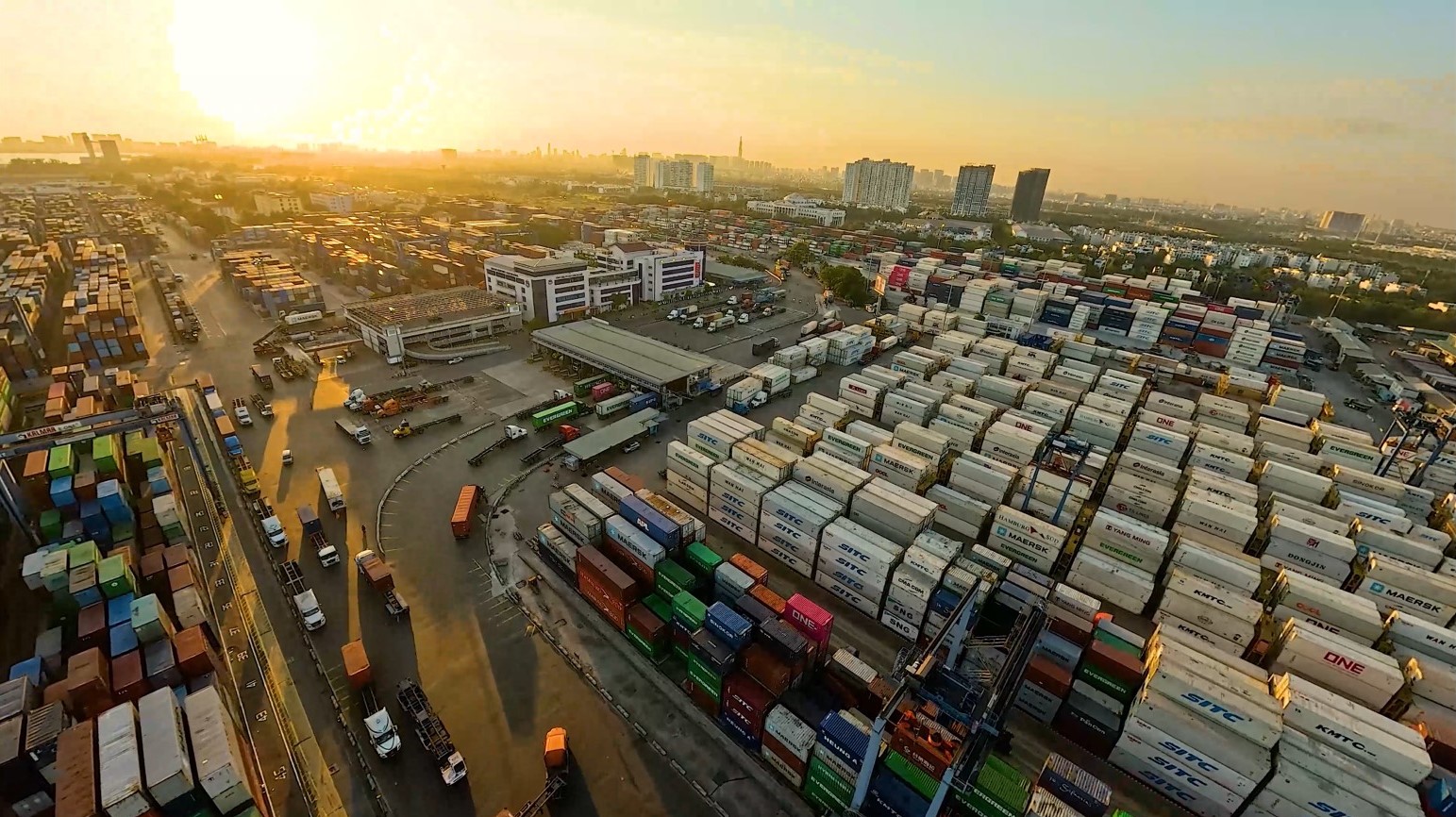 Tổng công ty Tân Cảng Sài Gòn đón nhận danh hiệu Anh hùng Lao động- Ảnh 3. Tổng công ty Tân Cảng Sài Gòn đón nhận danh hiệu Anh hùng Lao động- Ảnh 3.