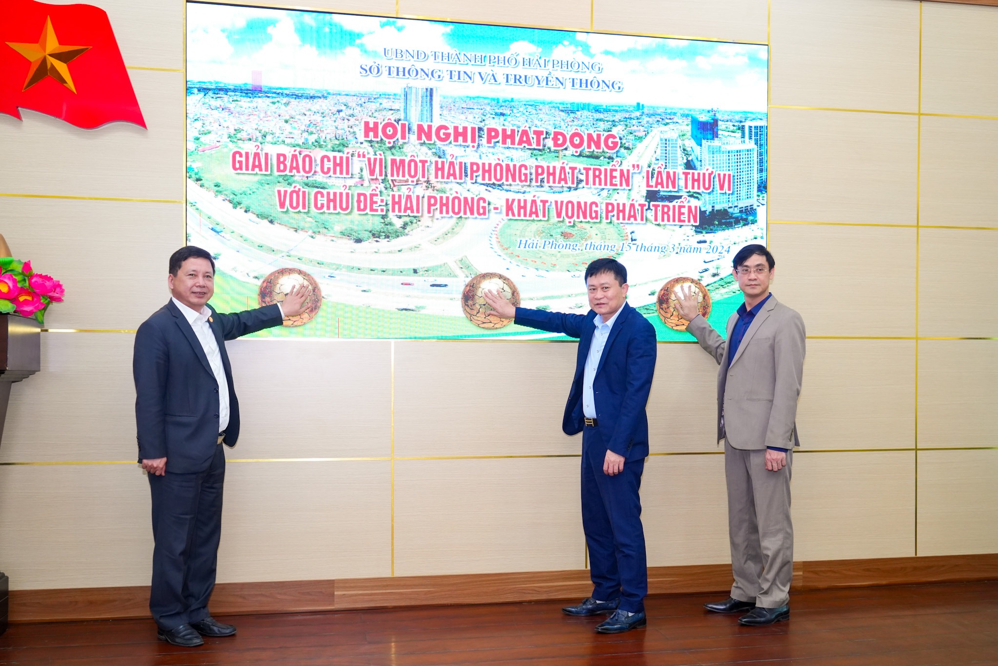 Ph&aacute;t động giải b&aacute;o ch&iacute; 