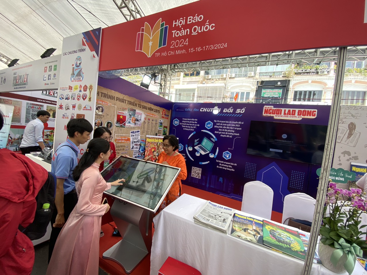 Hội Báo toàn quốc 2024 tại TP.HCM: Ngày hội của nhà báo và bạn đọc- Ảnh 5. Hội Báo toàn quốc 2024 tại TP.HCM: Ngày hội của nhà báo và bạn đọc- Ảnh 5.