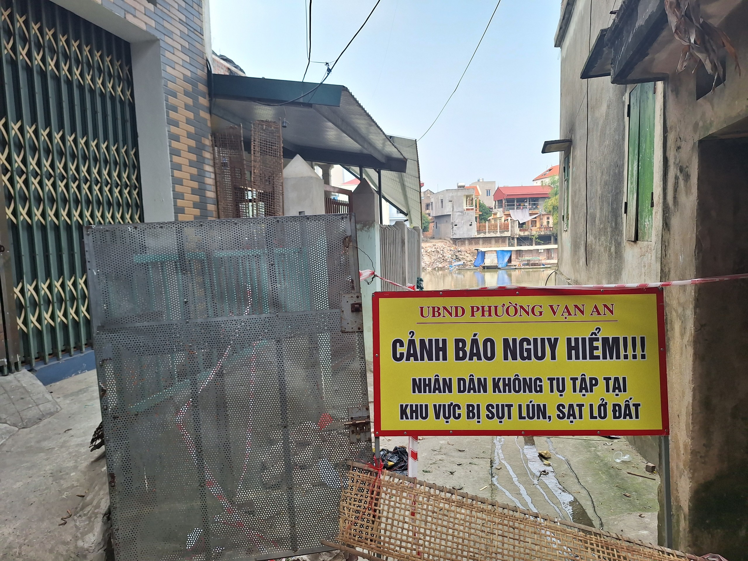 Bắc Ninh: Di dời khẩn cấp 7 hộ d&acirc;n v&igrave; sạt lở gần 1km bờ s&ocirc;ng Cầu- Ảnh 4.