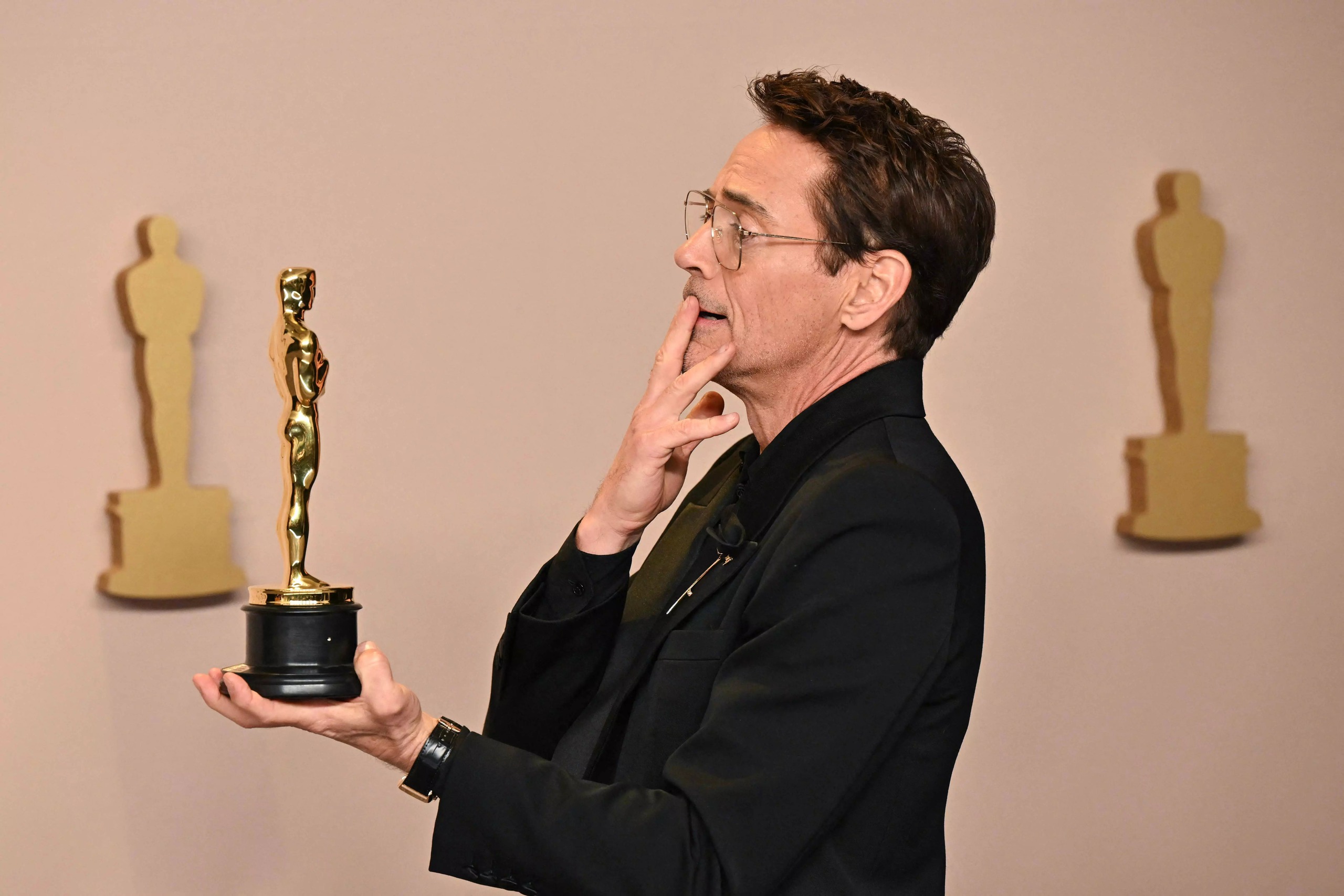 Robert Downey Jr: H&agrave;nh tr&igrave;nh từ sau song sắt tới tượng v&agrave;ng Oscar- Ảnh 1.