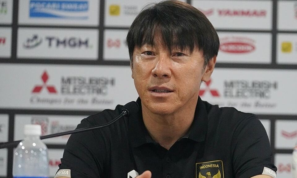 B&aacute;o Indonesia c&oacute; h&agrave;nh động ngỡ ng&agrave;ng với HLV Shin Tae-yong trước trận gặp tuyển Việt Nam- Ảnh 1.