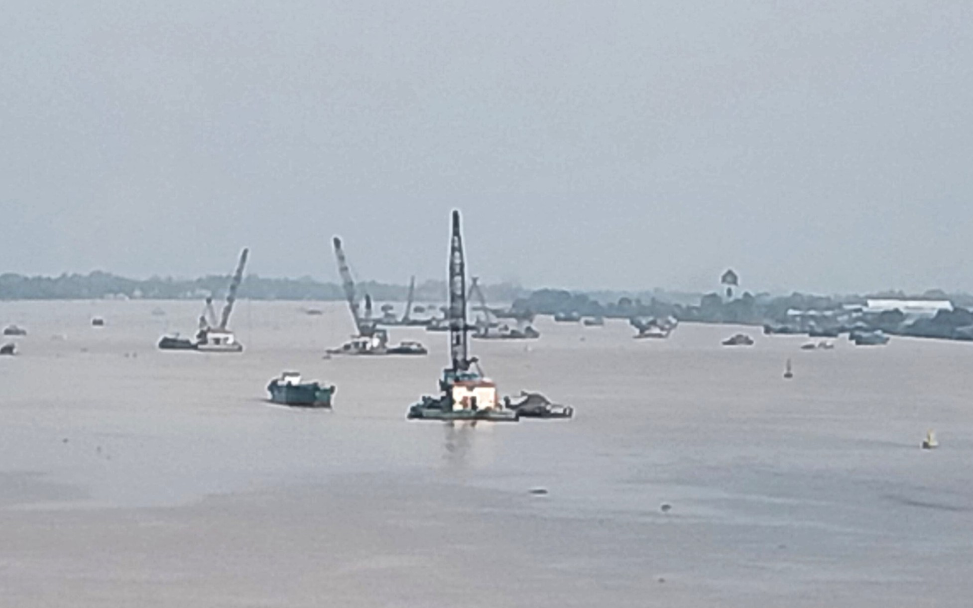 An Giang kiến nghị d&ugrave;ng c&aacute;t biển cho cao tốc