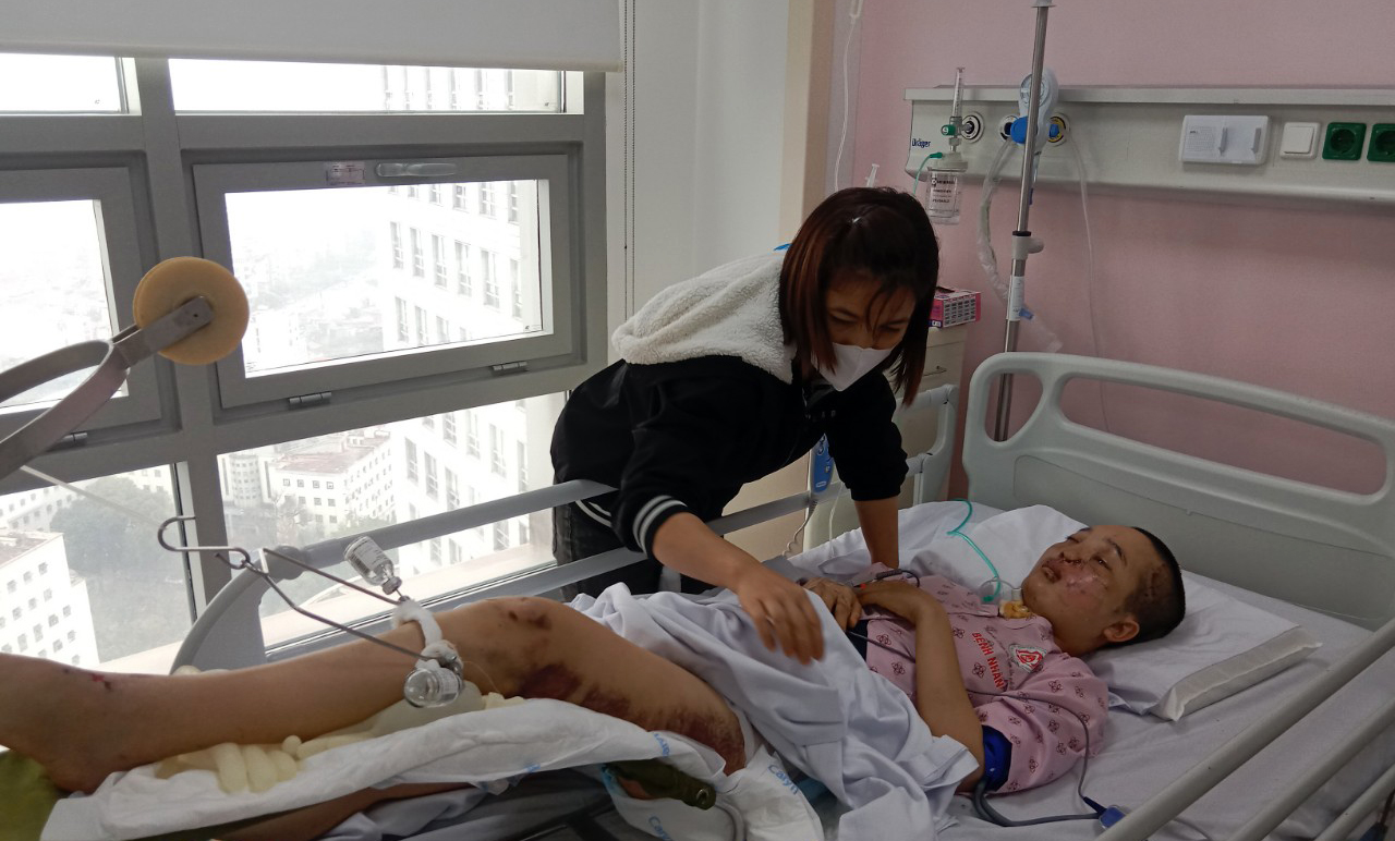 Sức khỏe hai nạn nh&acirc;n vụ tai nạn ở Tuy&ecirc;n Quang hiện ra sao?- Ảnh 1.