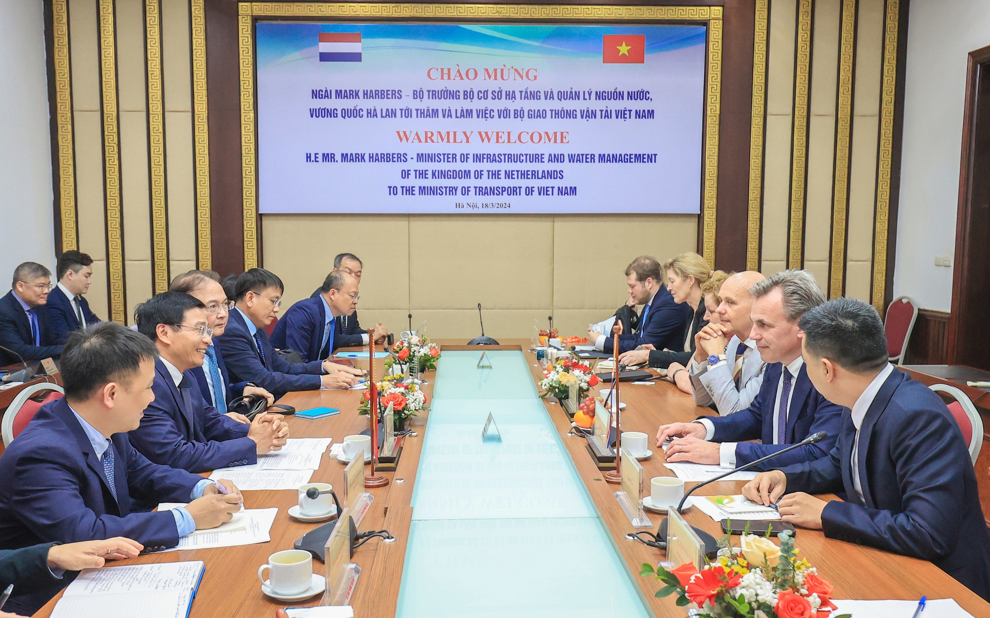 Thúc đẩy hợp tác Việt Nam - Hà Lan lĩnh vực hàng không, hàng hải- Ảnh 7. Xem xét khả năng mở đường bay thẳng Việt Nam - Hà Lan