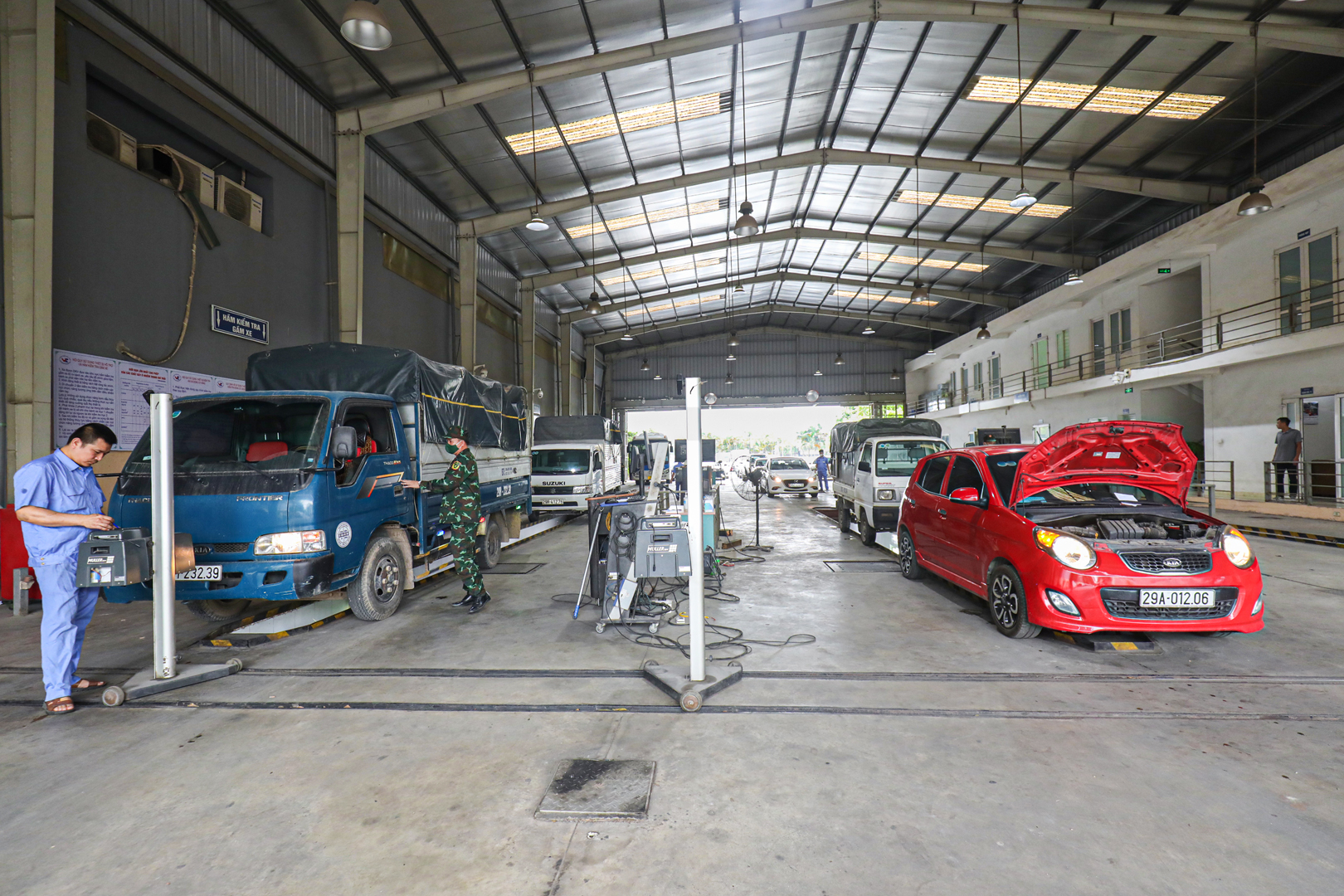 Cử tri kiến nghị k&eacute;o d&agrave;i thời hạn đăng kiểm &ocirc; t&ocirc; c&aacute; nh&acirc;n, Bộ GTVT n&oacute;i g&igrave;?- Ảnh 1.