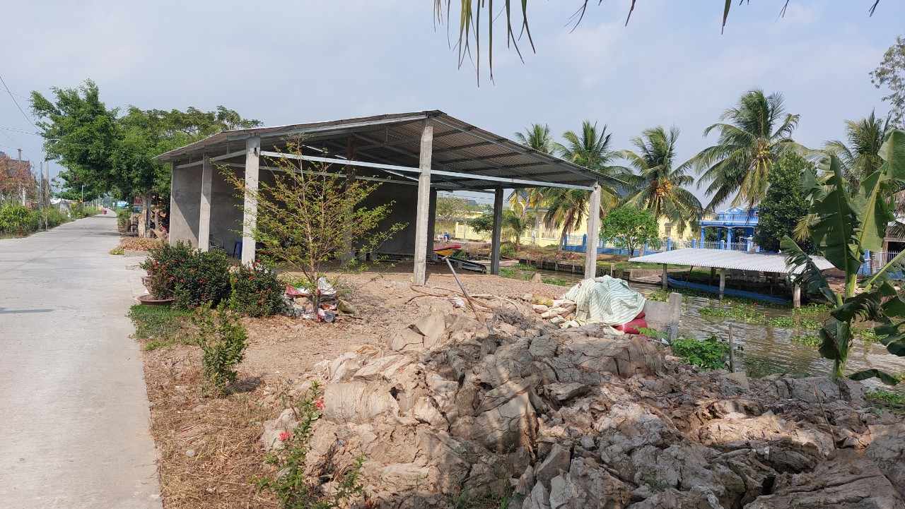 H&agrave;ng chục hộ d&acirc;n v&ocirc; tư x&acirc;y nh&agrave;, chuồng b&ograve; lấn l&ograve;ng k&ecirc;nh ở S&oacute;c Trăng- Ảnh 9.