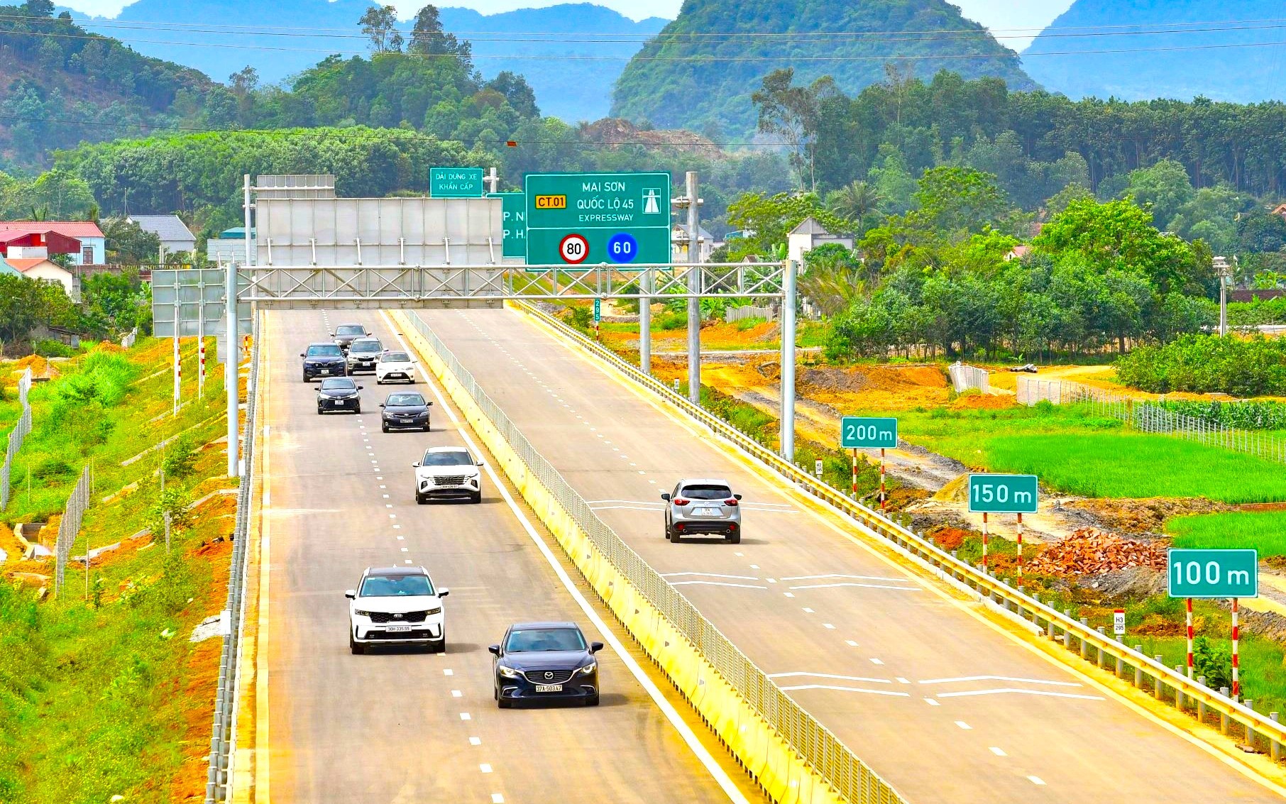 Bộ GTVT n&oacute;i g&igrave; về kiến nghị mở rộng đường cao tốc Bắc - Nam?