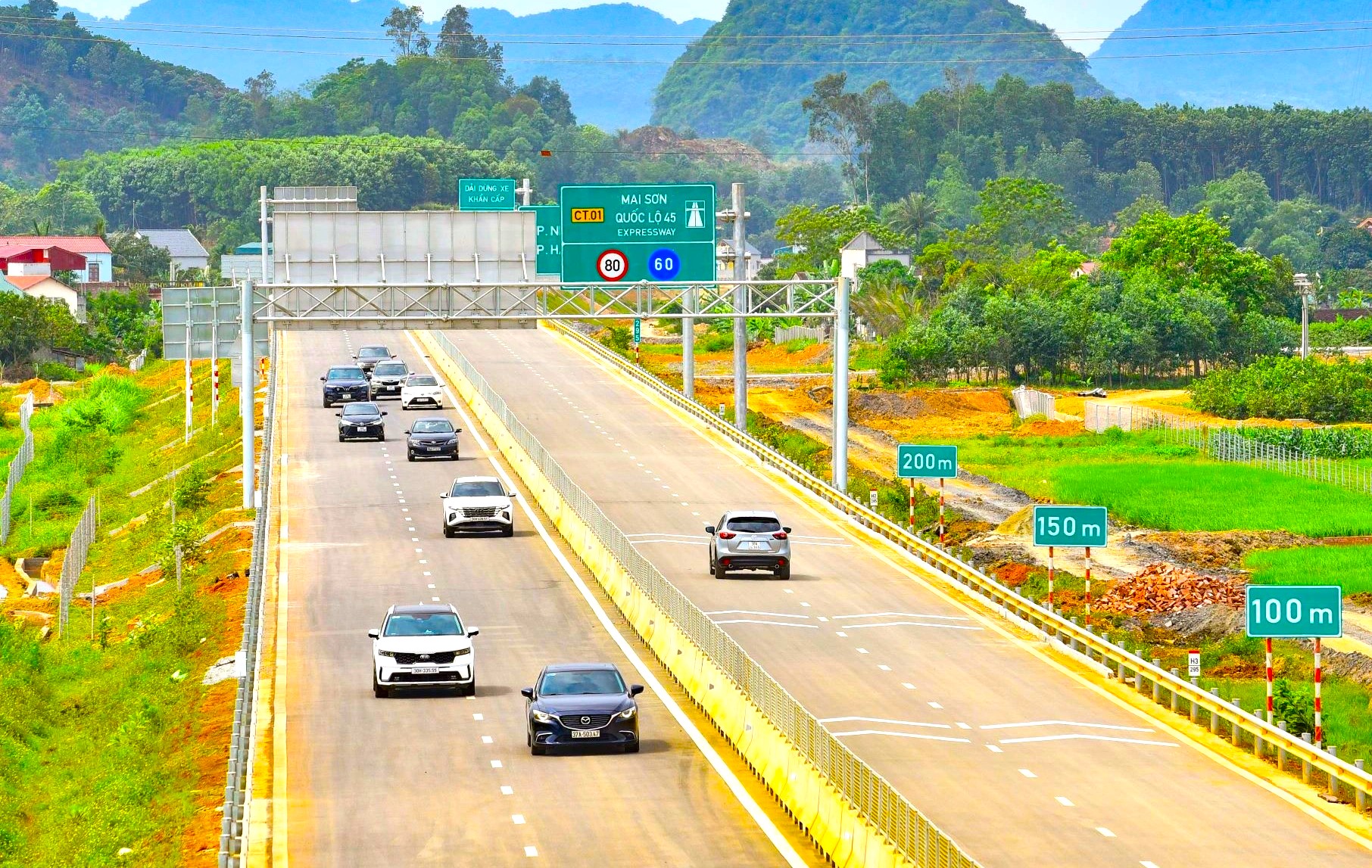 Bộ GTVT nói gì về kiến nghị mở rộng đường cao tốc Bắc - Nam?- Ảnh 1. Bộ GTVT nói gì về kiến nghị mở rộng đường cao tốc Bắc - Nam?- Ảnh 1.