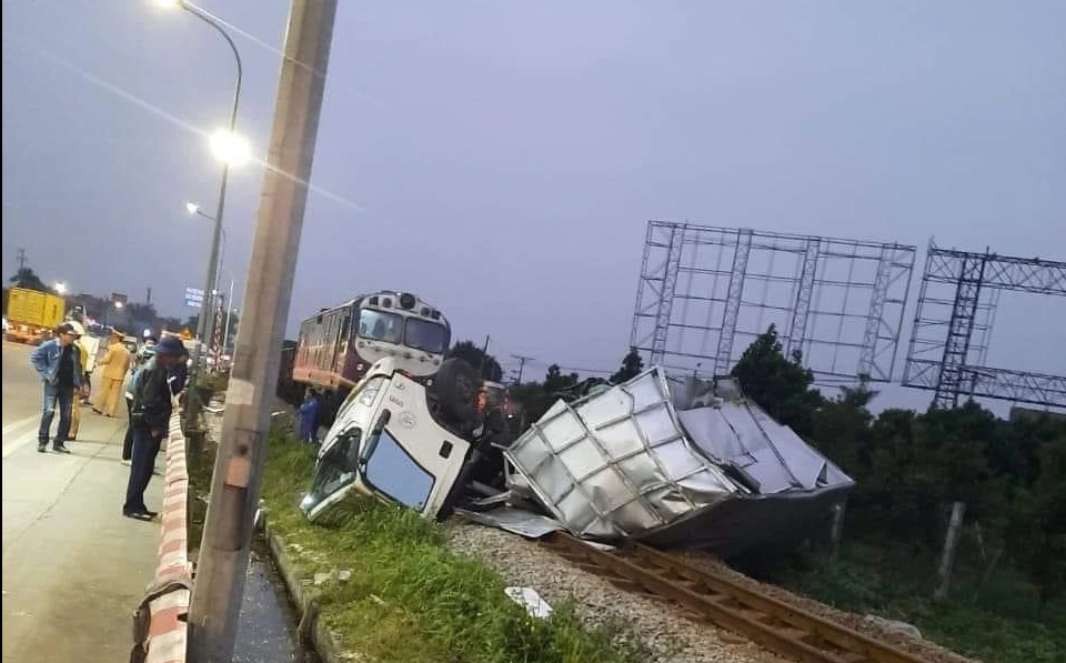 X&oacute;a lối đi tự mở qua đường sắt: Kh&ocirc;ng thể v&igrave; sự 