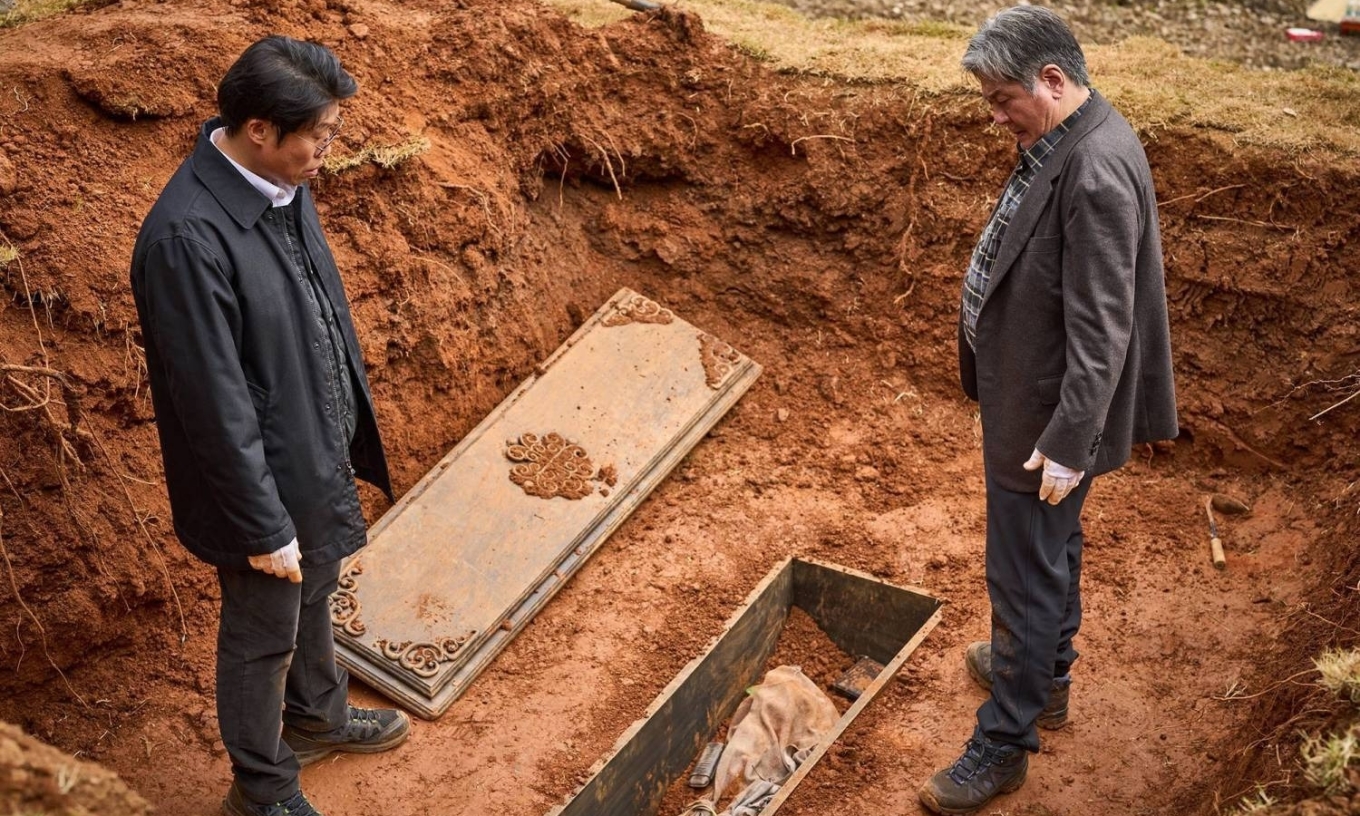 "Quật mộ trùng ma": Bữa tiệc diễn xuất cực phẩm đang thống trị phòng vé Việt- Ảnh 3. "Quật mộ trùng ma": Bữa tiệc diễn xuất cực phẩm đang thống trị phòng vé Việt- Ảnh 3.