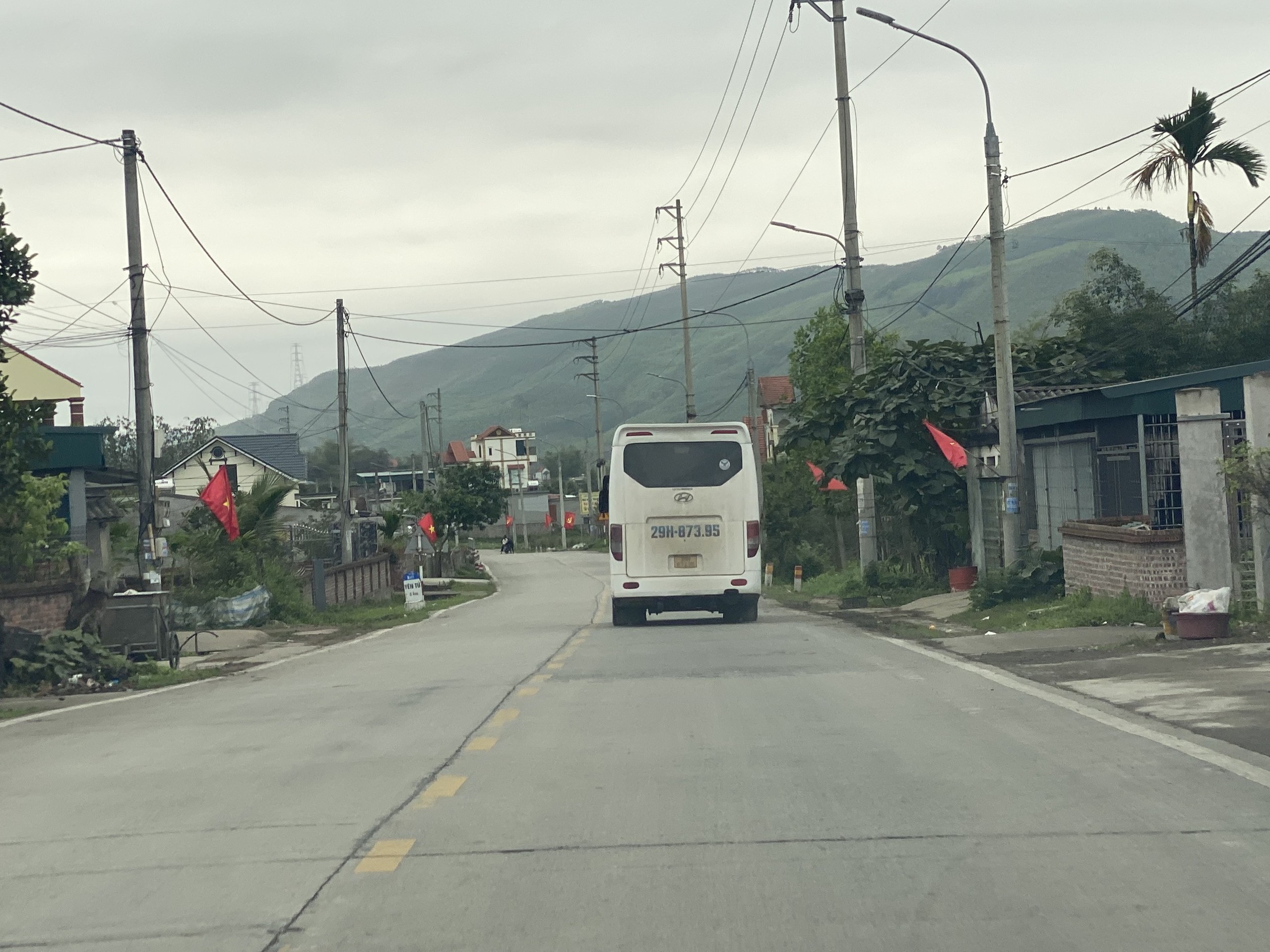 Đ&aacute; lở, đất sạt r&igrave;nh rập đường Ngọa V&acirc;n - Y&ecirc;n Tử: Quảng Ninh xử l&yacute; thế n&agrave;o?- Ảnh 3.