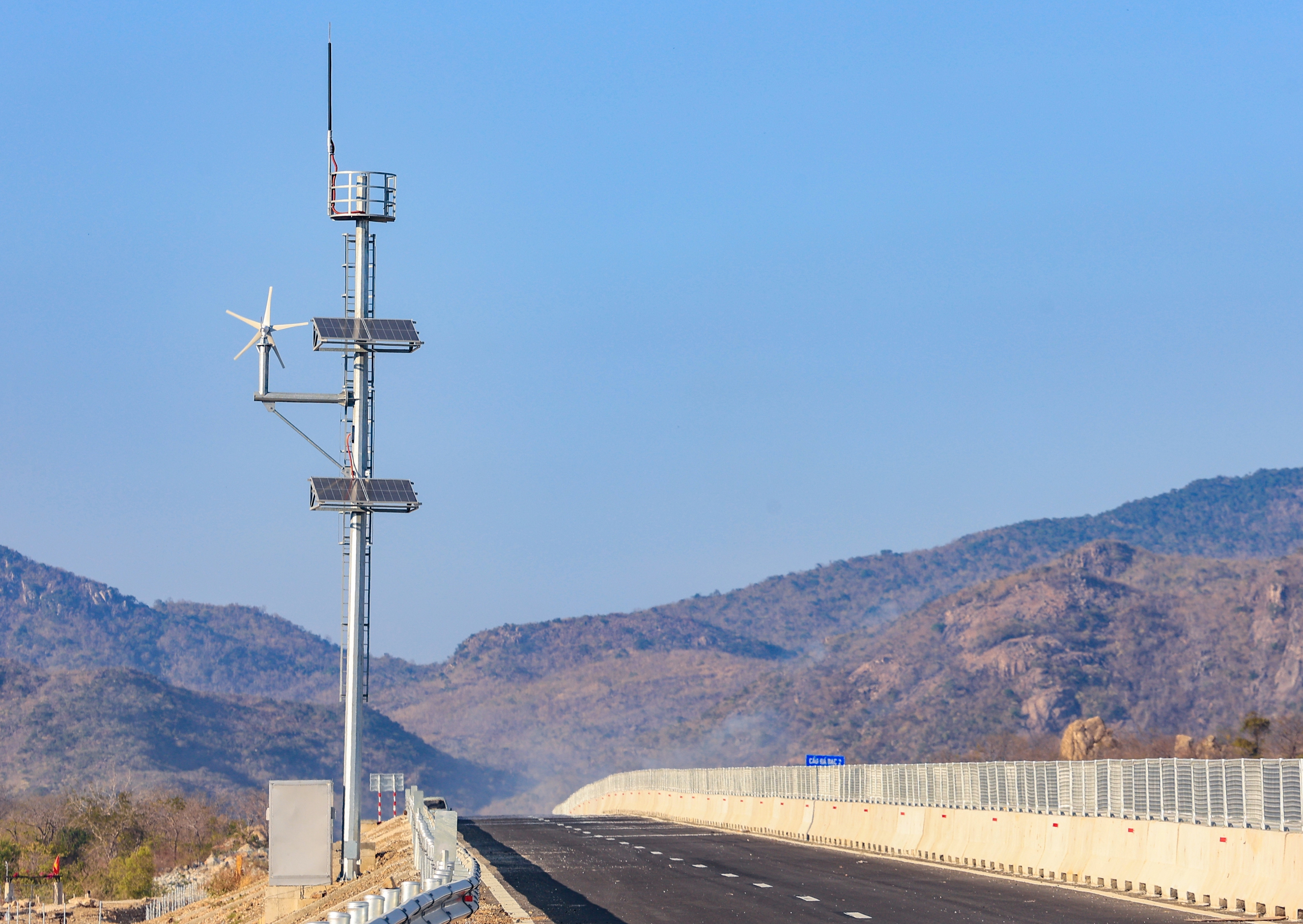 Cận cảnh cao tốc Bắc - Nam qua 3 tỉnh về đ&iacute;ch dịp 30/4- Ảnh 18.