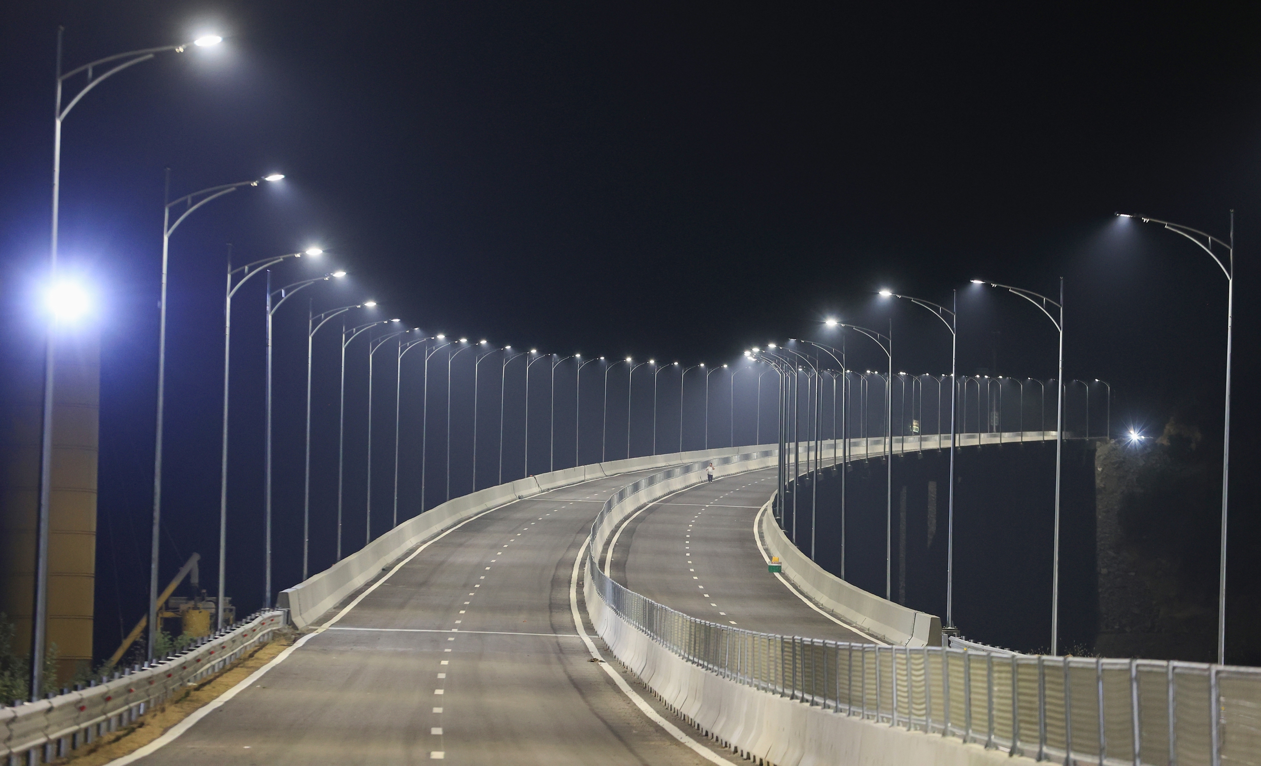 Cận cảnh cao tốc Bắc - Nam qua 3 tỉnh về đ&iacute;ch dịp 30/4- Ảnh 10.