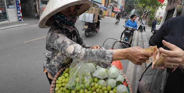Xử phạt người b&aacute;n h&agrave;ng rong định 
