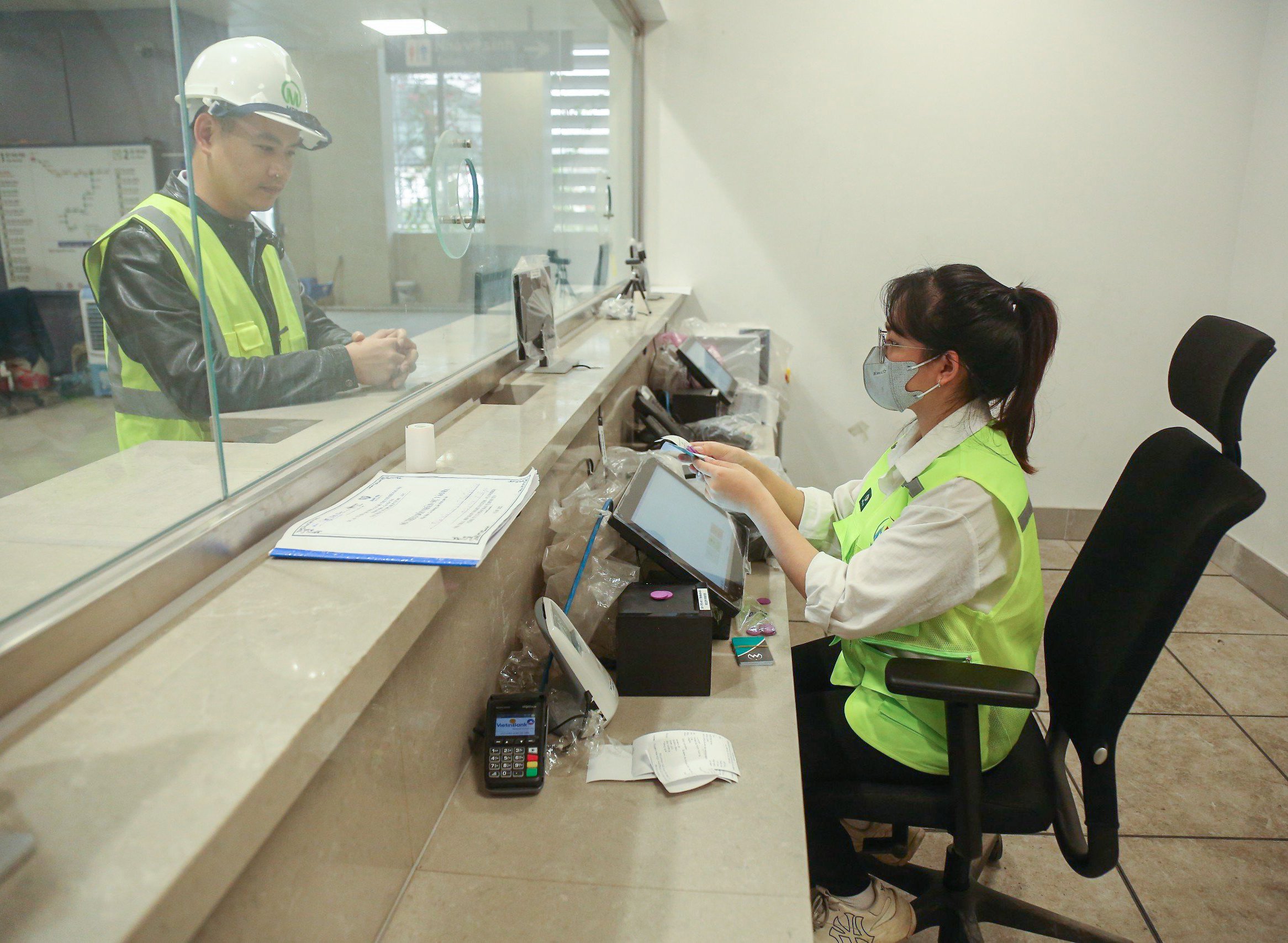 Trải nghiệm metro Nhổn - ga H&agrave; Nội: T&agrave;u chạy &ecirc;m, an to&agrave;n- Ảnh 8.