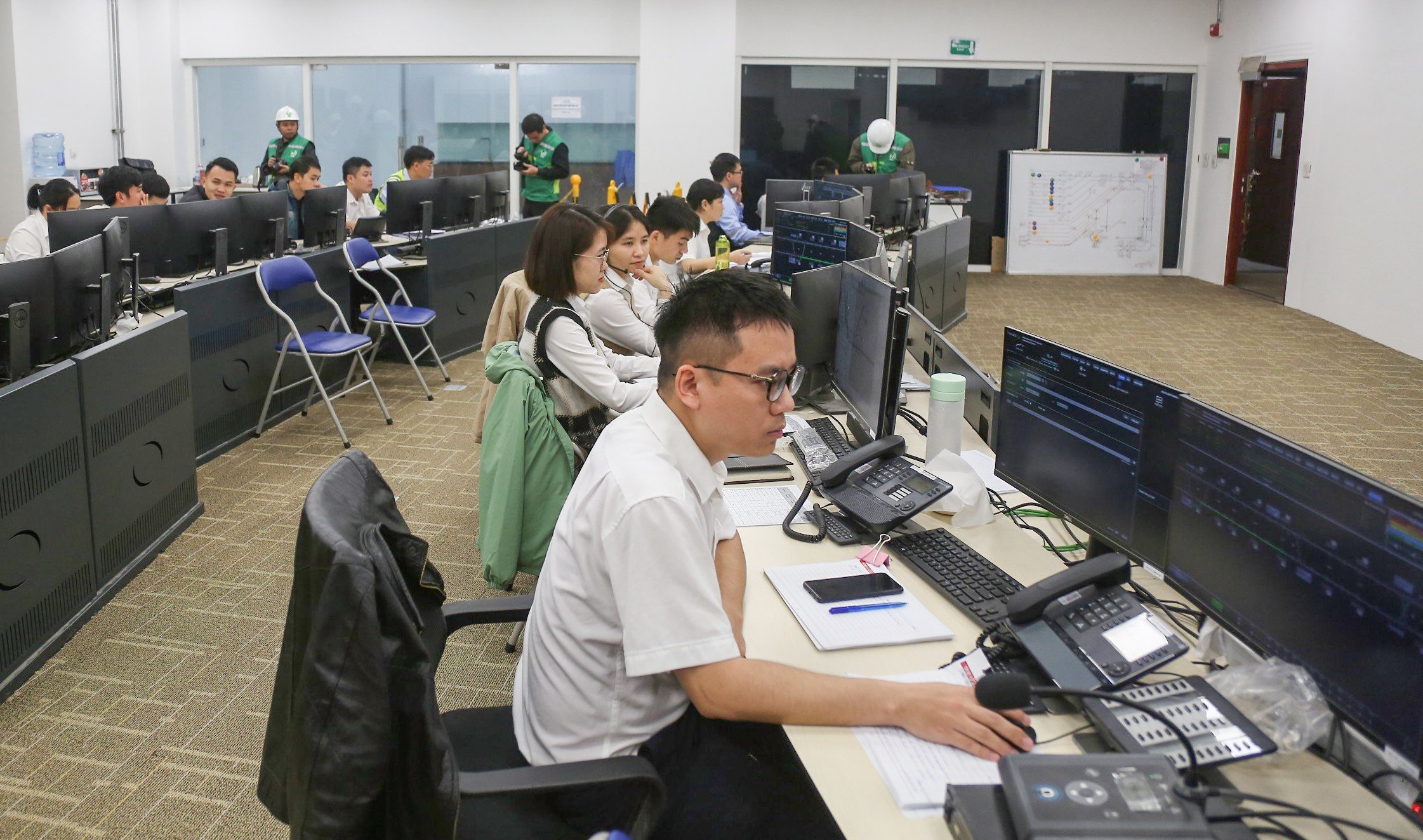 Trải nghiệm metro Nhổn - ga H&agrave; Nội: T&agrave;u chạy &ecirc;m, an to&agrave;n- Ảnh 3.