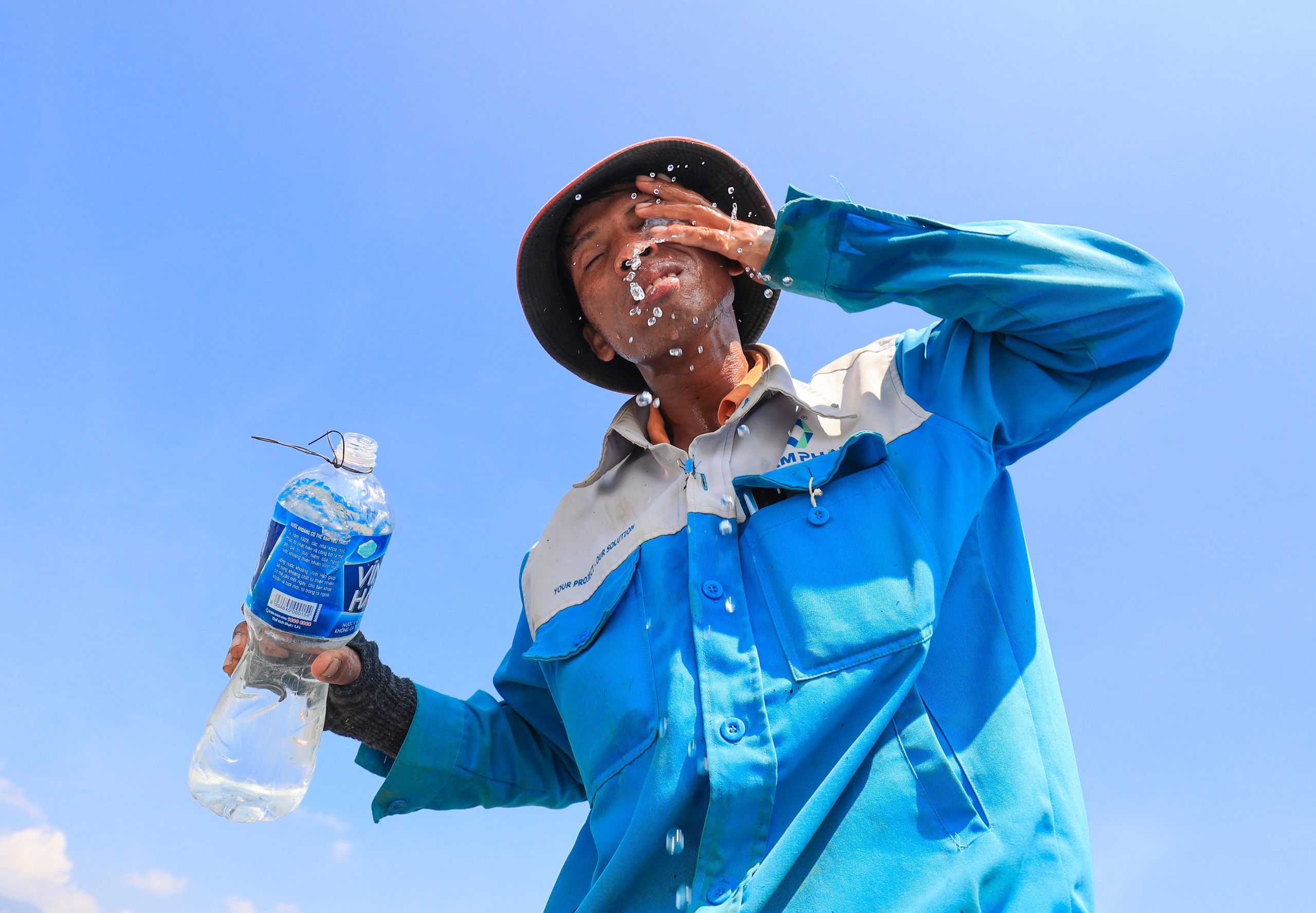 Cận cảnh cao tốc Bắc - Nam qua 3 tỉnh về đích dịp 30/4- Ảnh 6. Cận cảnh cao tốc Bắc - Nam qua 3 tỉnh về đích dịp 30/4- Ảnh 6.