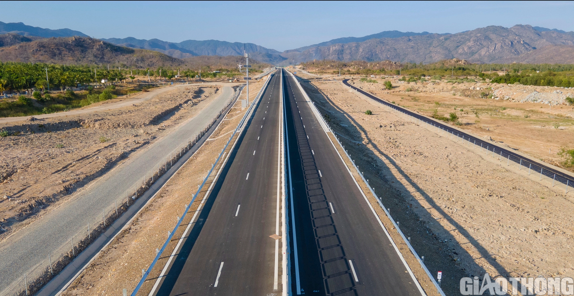 Cận cảnh cao tốc Bắc - Nam qua 3 tỉnh về đích dịp 30/4- Ảnh 15. Cận cảnh cao tốc Bắc - Nam qua 3 tỉnh về đích dịp 30/4- Ảnh 15.